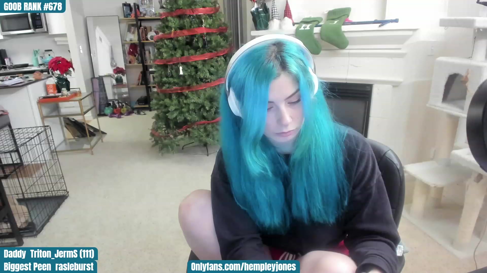 Gallery image thumbnail from SassyMcFucker's myfreecams stream on, 12/13/2022, 02:20 image 12 of 20