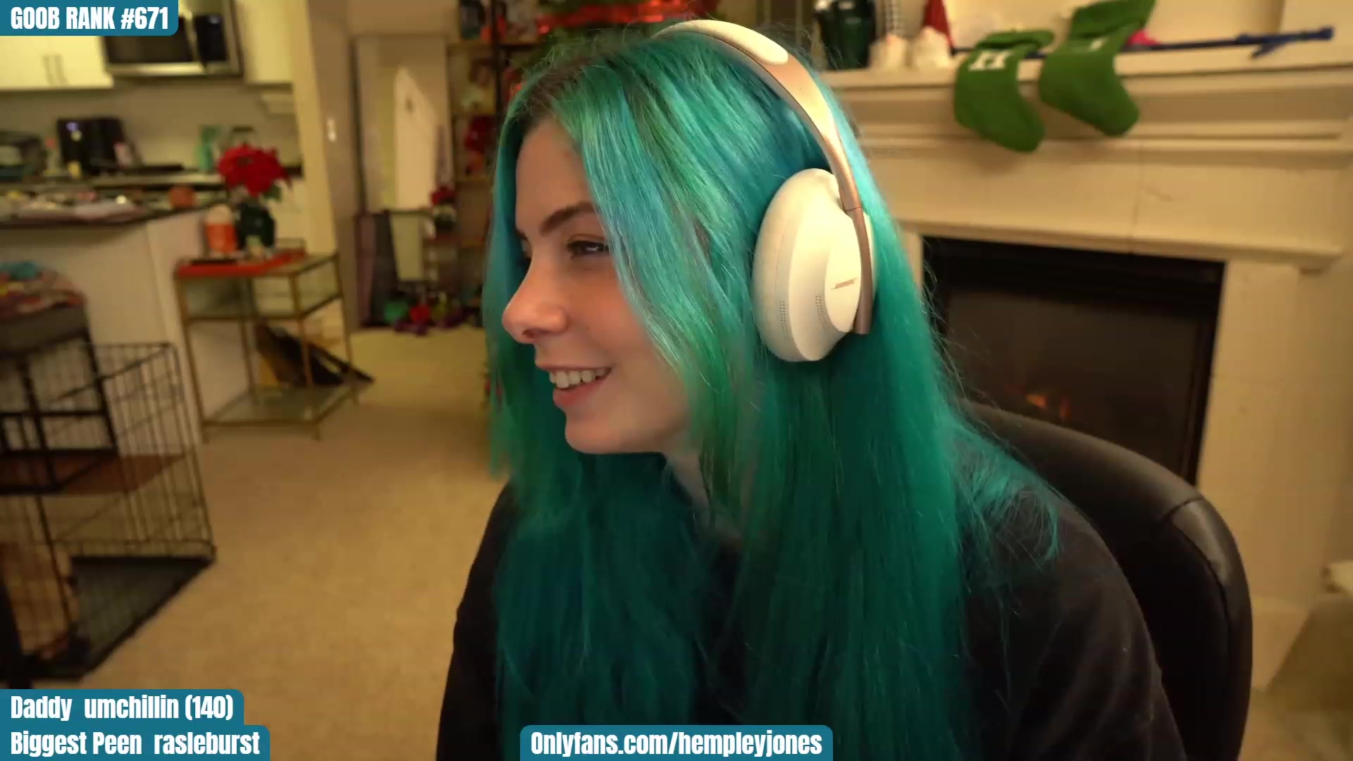 Gallery image thumbnail from SassyMcFucker's myfreecams stream on, 12/13/2022, 02:20 image 16 of 20