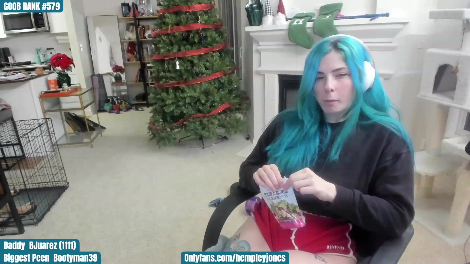 Gallery image thumbnail from SassyMcFucker's myfreecams stream on, 12/13/2022, 03:04 image 14 of 20