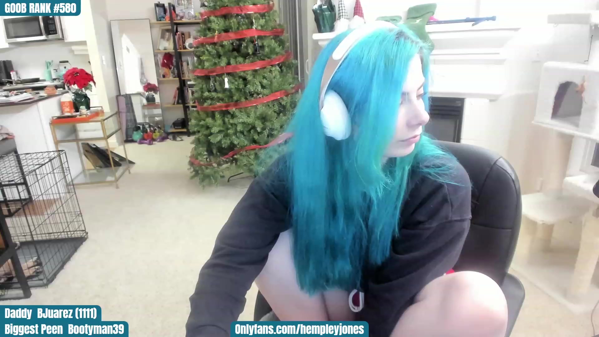 Gallery image thumbnail from SassyMcFucker's myfreecams stream on, 12/13/2022, 03:04 image 7 of 20