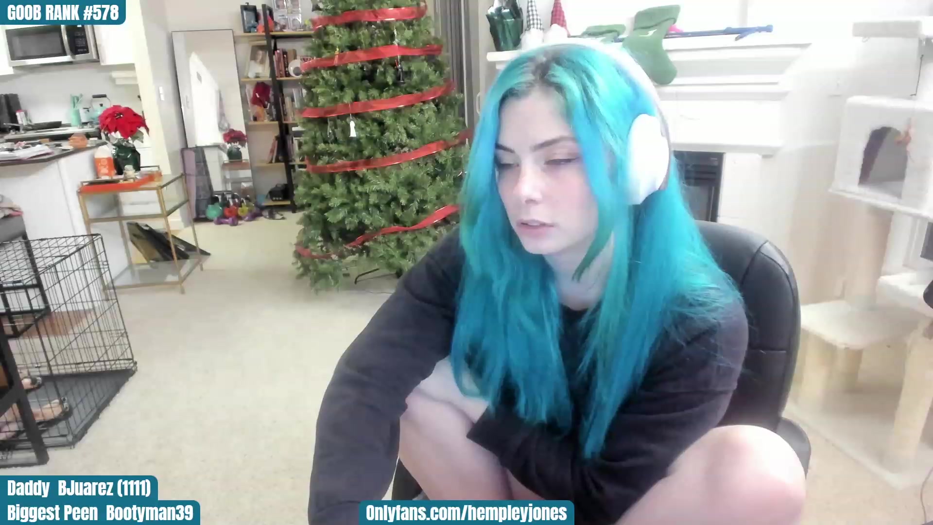 Gallery image thumbnail from SassyMcFucker's myfreecams stream on, 12/13/2022, 03:04 image 9 of 20