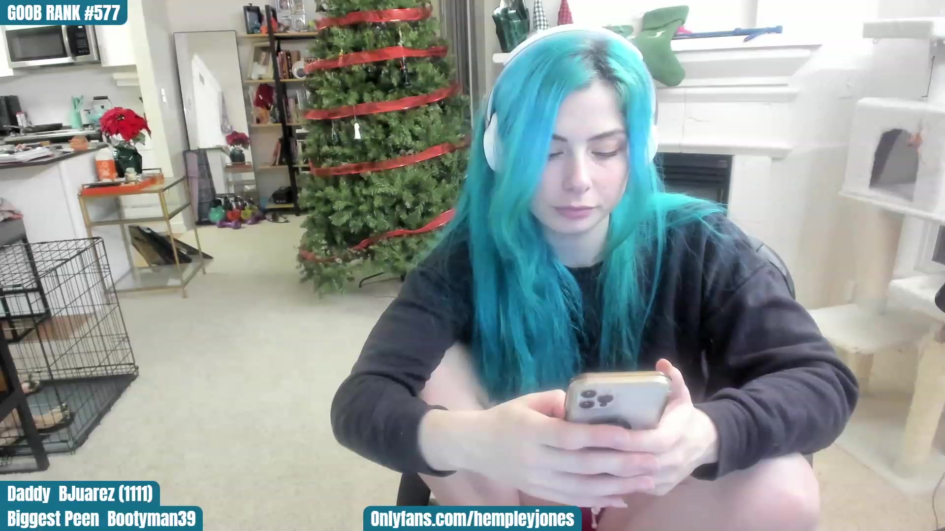 Gallery image thumbnail from SassyMcFucker's myfreecams stream on, 12/13/2022, 03:04 image 18 of 20