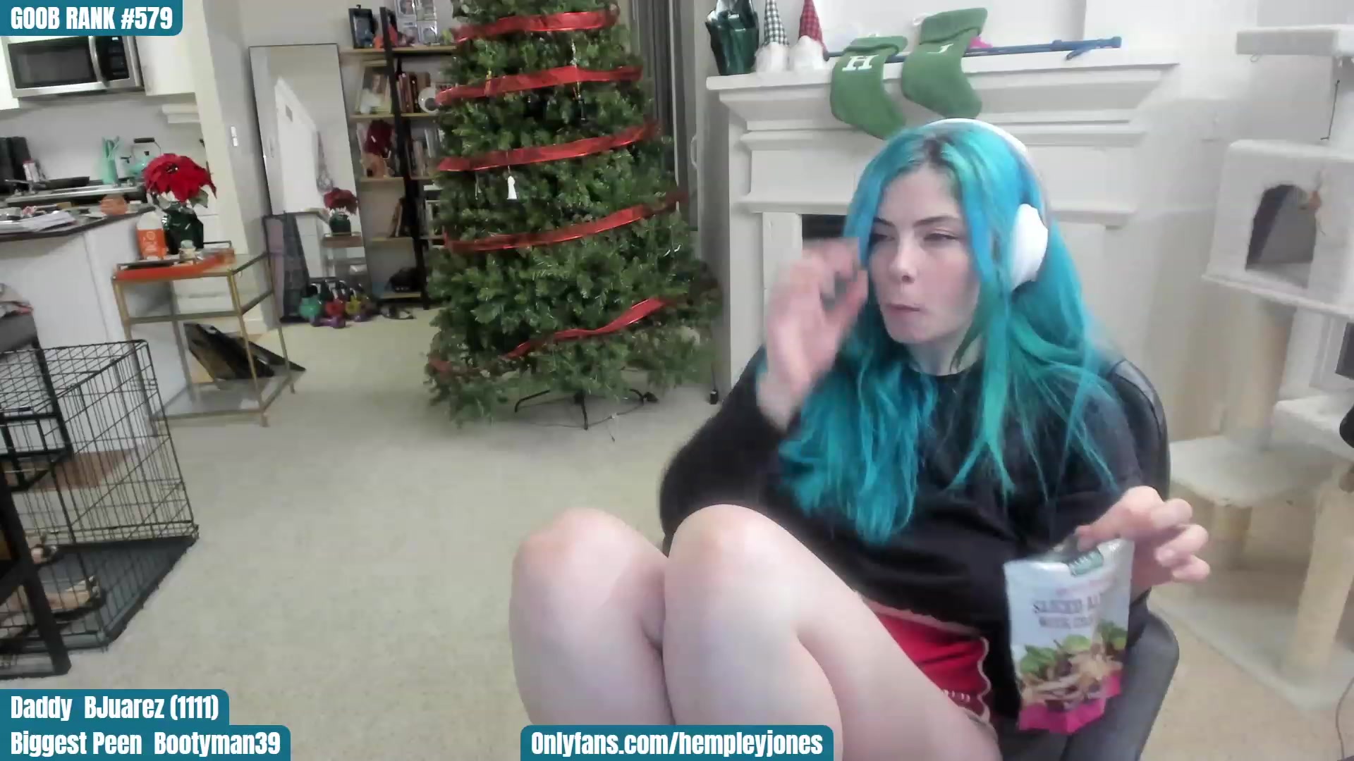 Gallery image thumbnail from SassyMcFucker's myfreecams stream on, 12/13/2022, 03:04 image 16 of 20