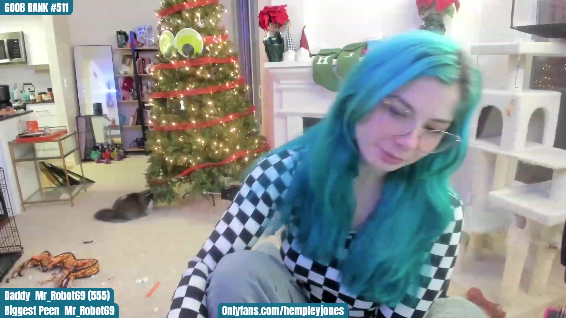 Gallery image thumbnail from SassyMcFucker's myfreecams stream on, 12/17/2022, 24:43 image 15 of 20