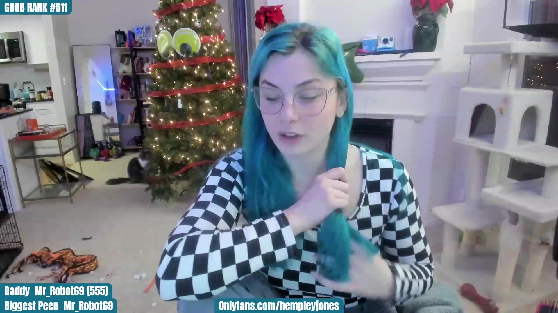 Gallery image thumbnail from SassyMcFucker's myfreecams stream on, 12/17/2022, 24:43 image 17 of 20