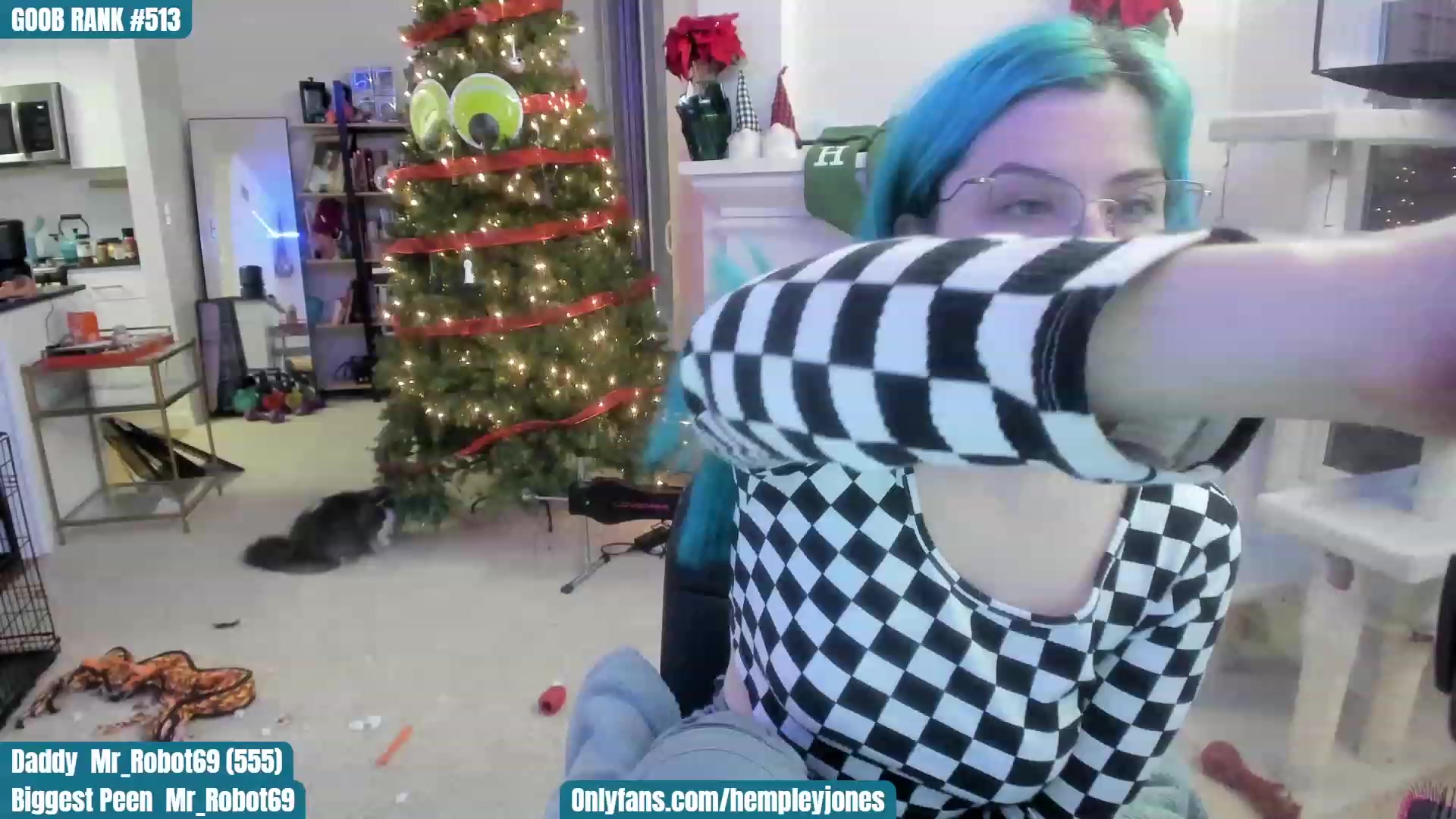 Gallery image thumbnail from SassyMcFucker's myfreecams stream on, 12/17/2022, 24:43 image 12 of 20