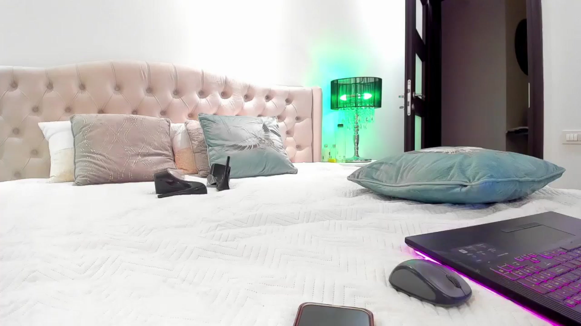 Gallery image thumbnail from SassyR's myfreecams stream on, 08/25/2024, 22:19 image 13 of 20
