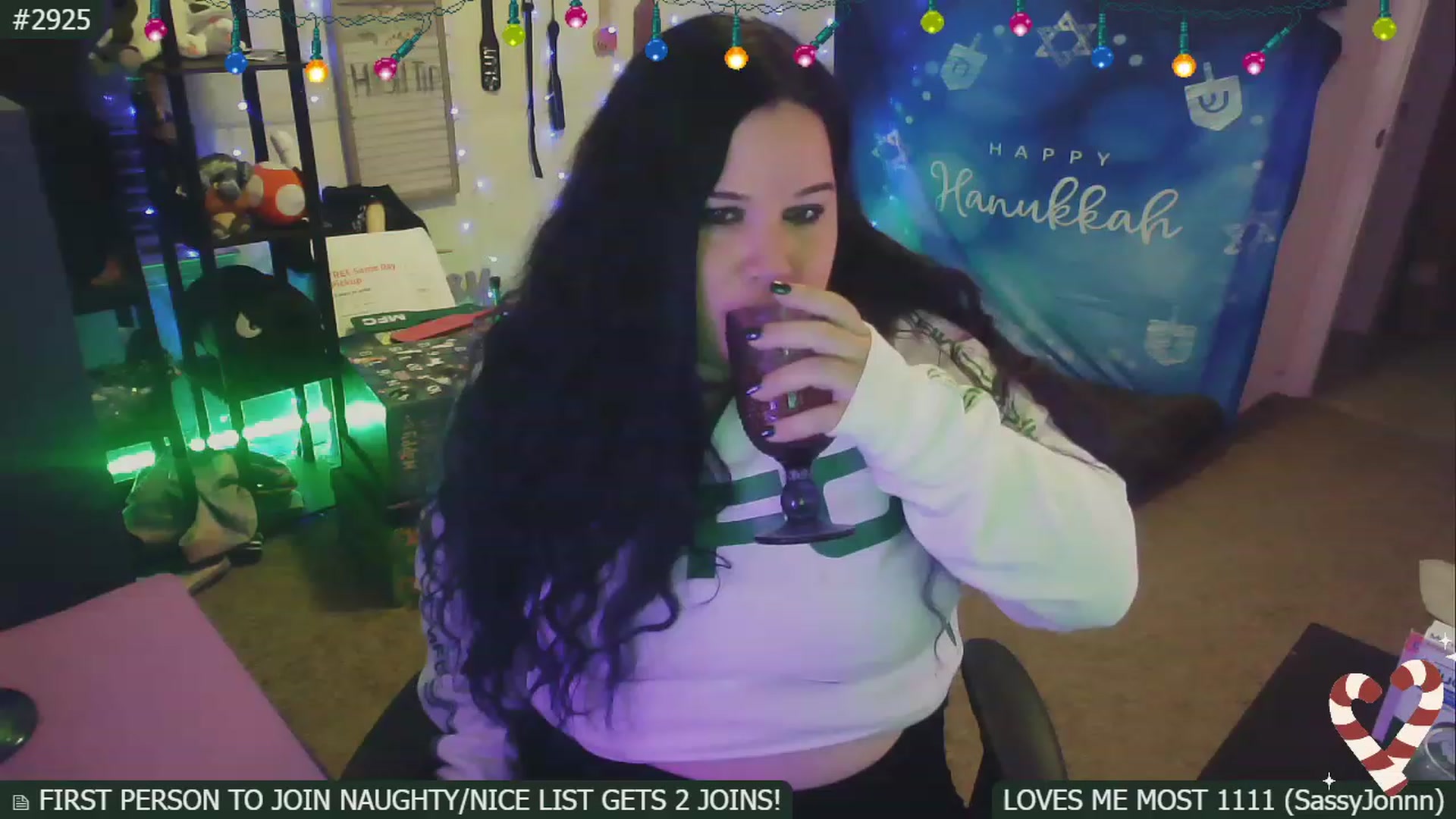 Gallery image thumbnail from SassySarah94's myfreecams stream on, 12/06/2022, 03:43 image 1 of 20