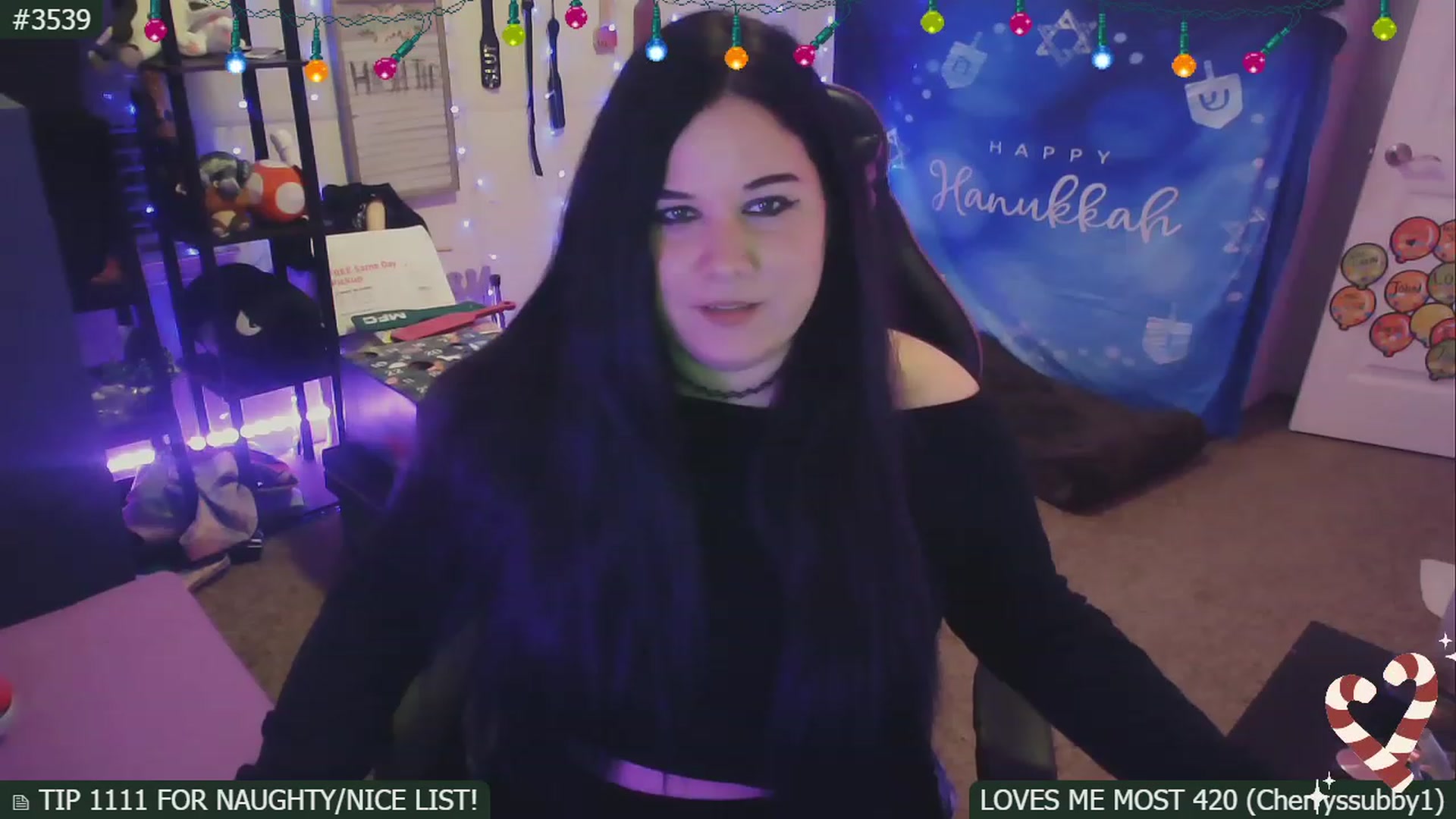 Gallery image thumbnail from SassySarah94's myfreecams stream on, 12/13/2022, 04:41 image 7 of 20