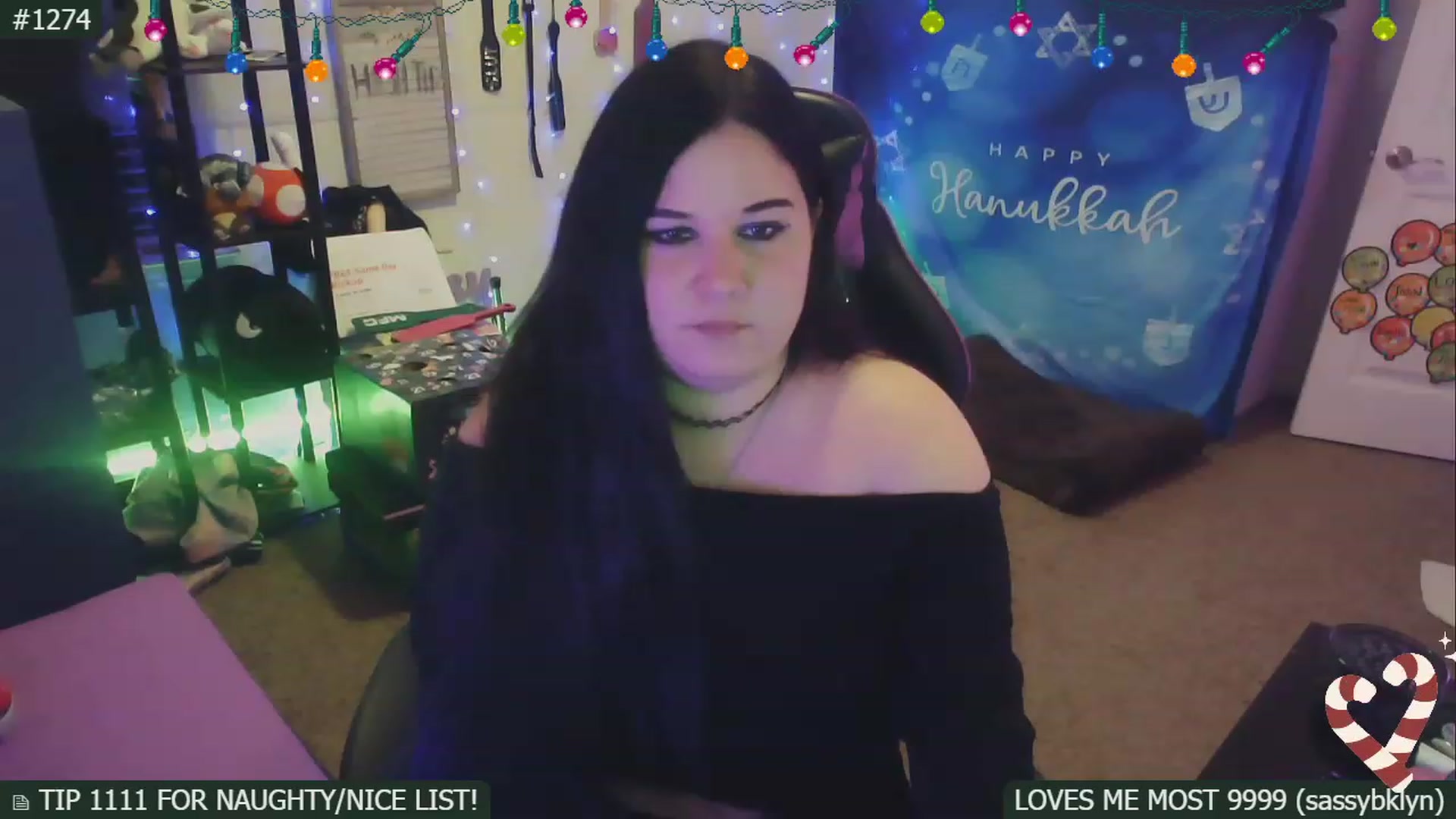 Gallery image thumbnail from SassySarah94's myfreecams stream on, 12/14/2022, 22:46 image 6 of 20