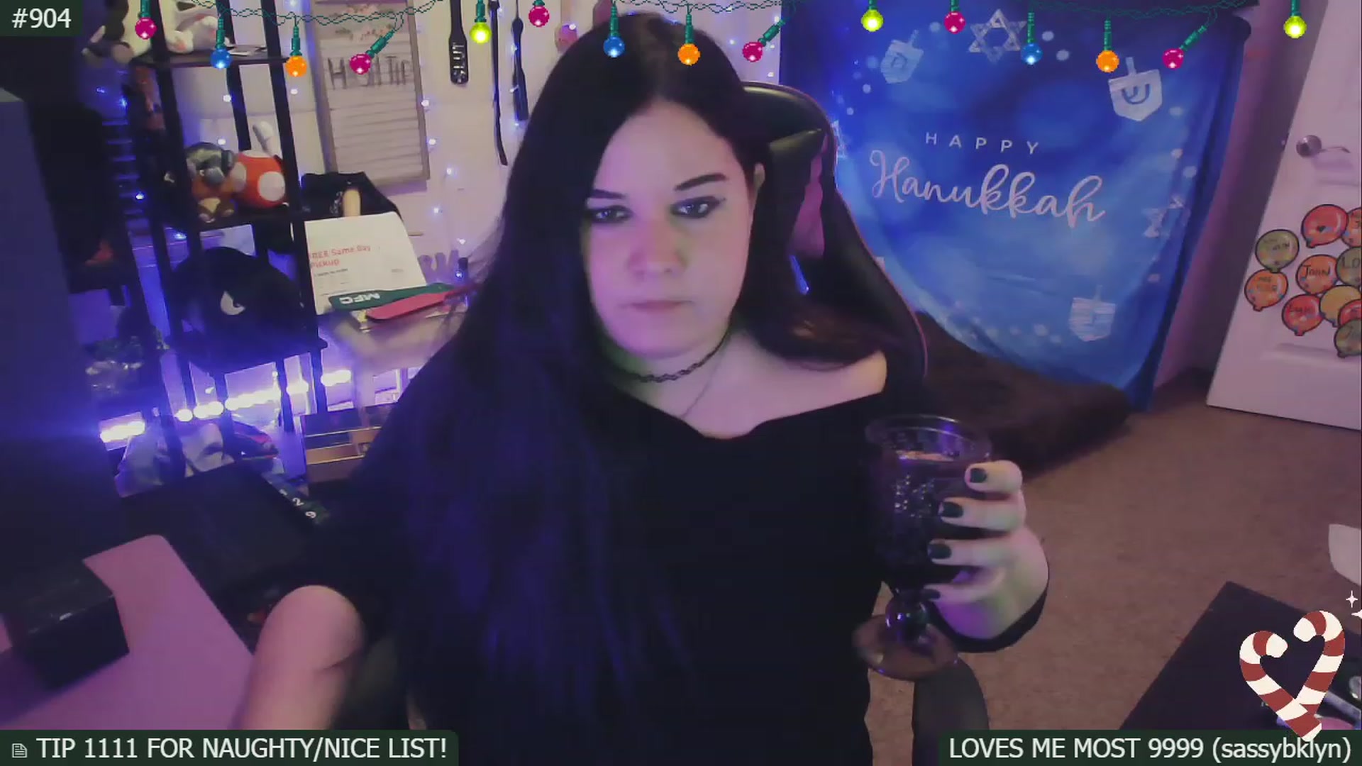 Gallery image thumbnail from SassySarah94's myfreecams stream on, 12/14/2022, 22:46 image 16 of 20