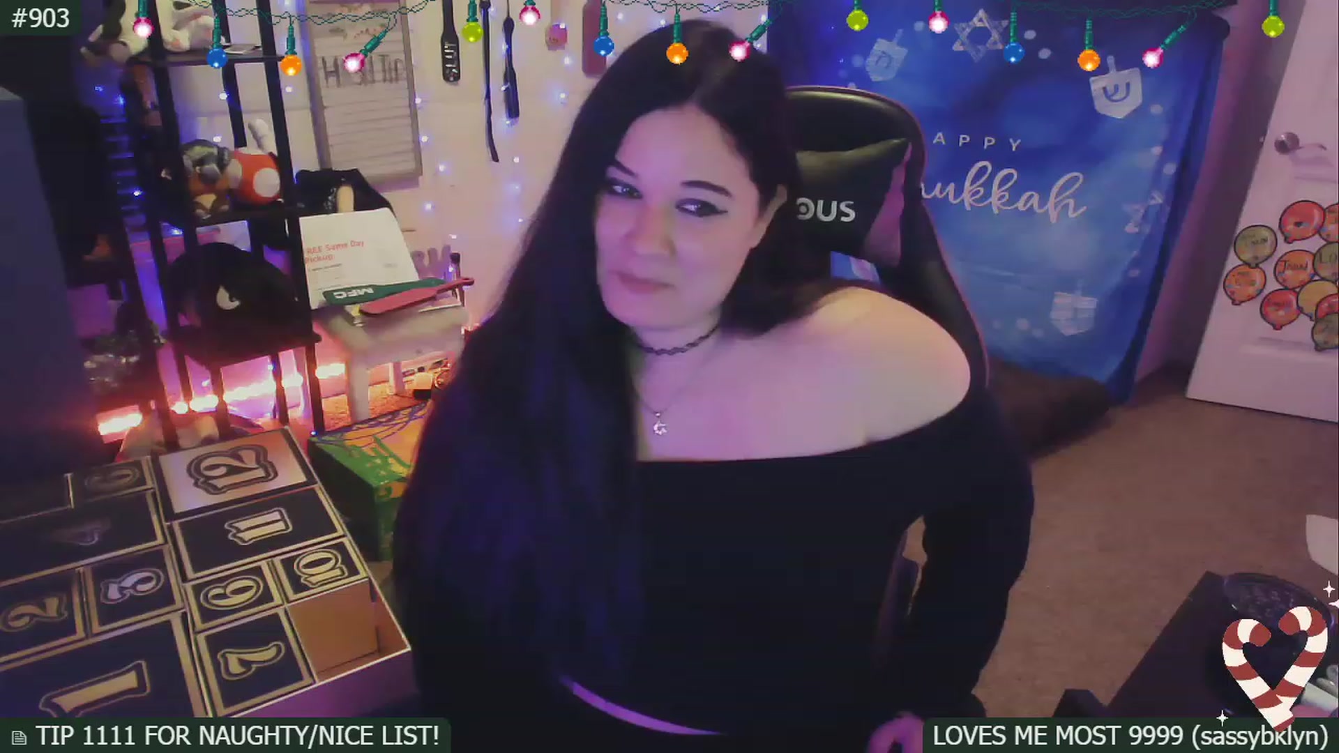 Gallery image thumbnail from SassySarah94's myfreecams stream on, 12/14/2022, 22:46 image 9 of 20