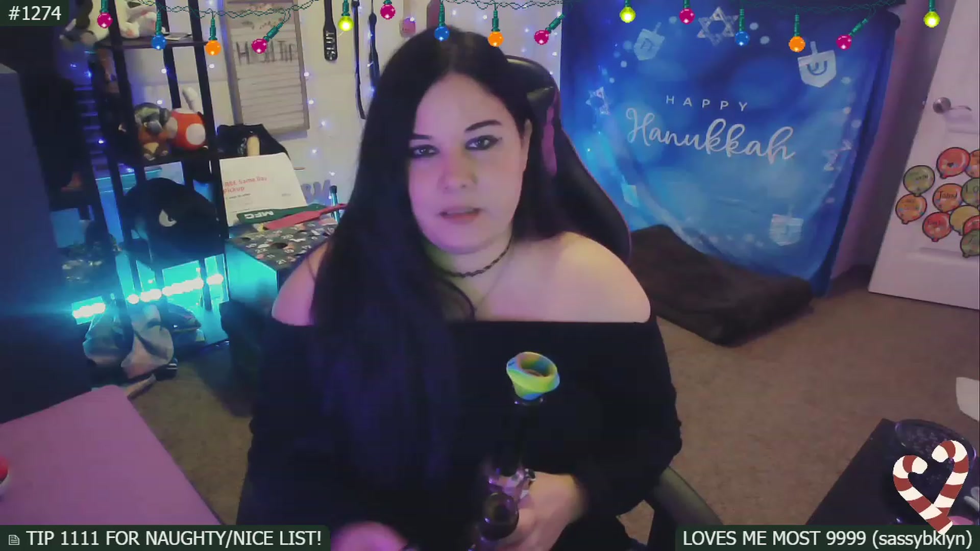 Gallery image thumbnail from SassySarah94's myfreecams stream on, 12/14/2022, 22:46 image 5 of 20