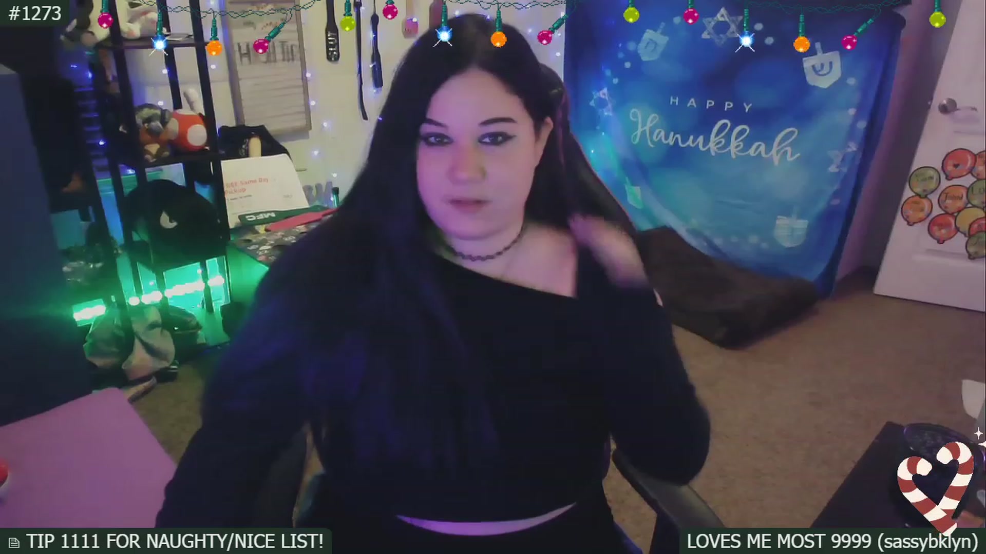 Gallery image thumbnail from SassySarah94's myfreecams stream on, 12/14/2022, 22:46 image 1 of 20