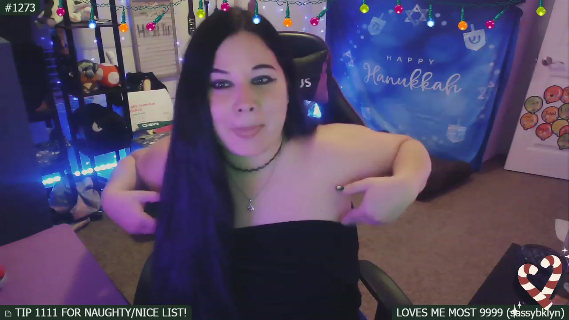 Gallery image thumbnail from SassySarah94's myfreecams stream on, 12/14/2022, 22:46 image 2 of 20