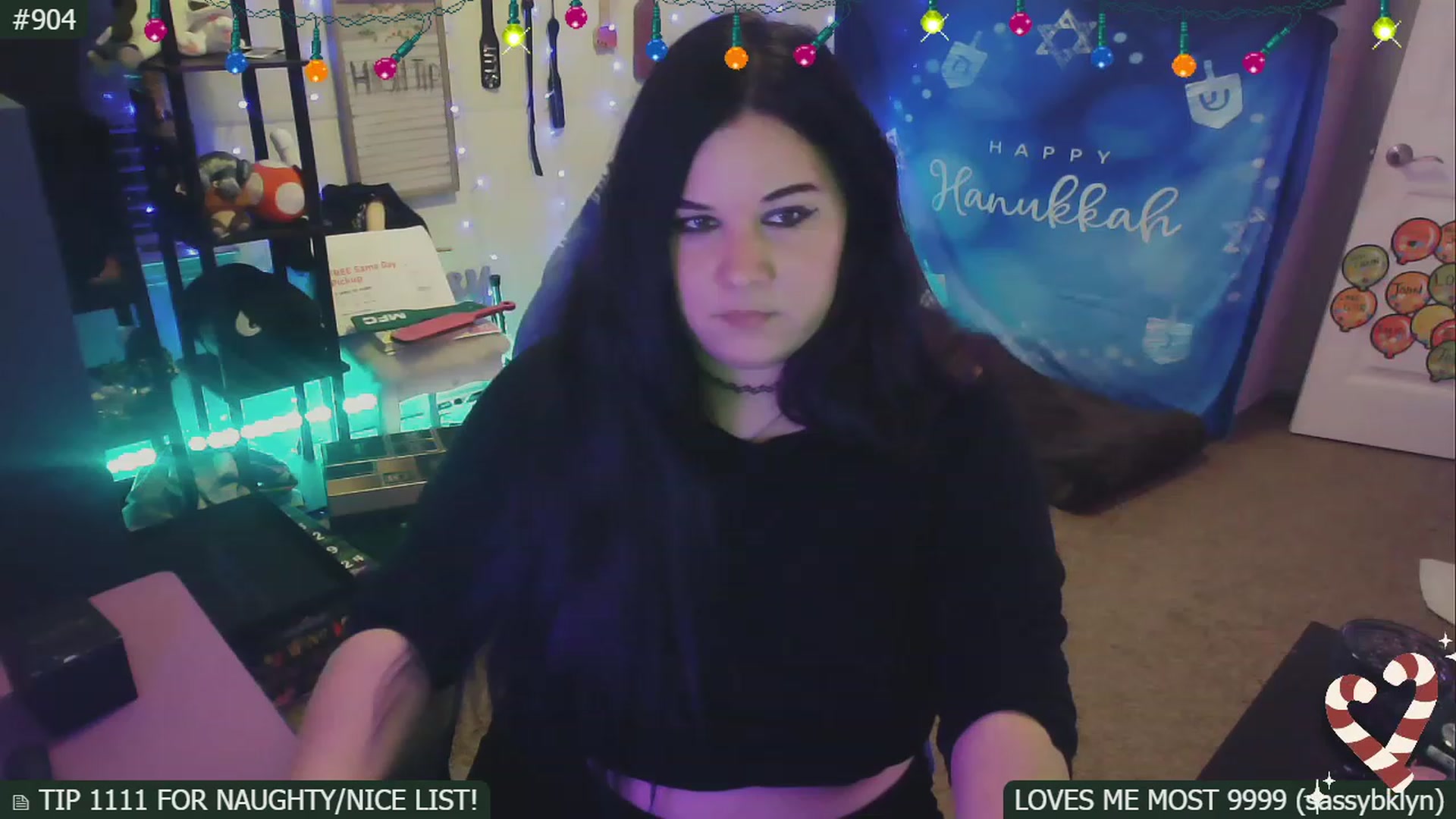 Gallery image thumbnail from SassySarah94's myfreecams stream on, 12/14/2022, 22:46 image 17 of 20