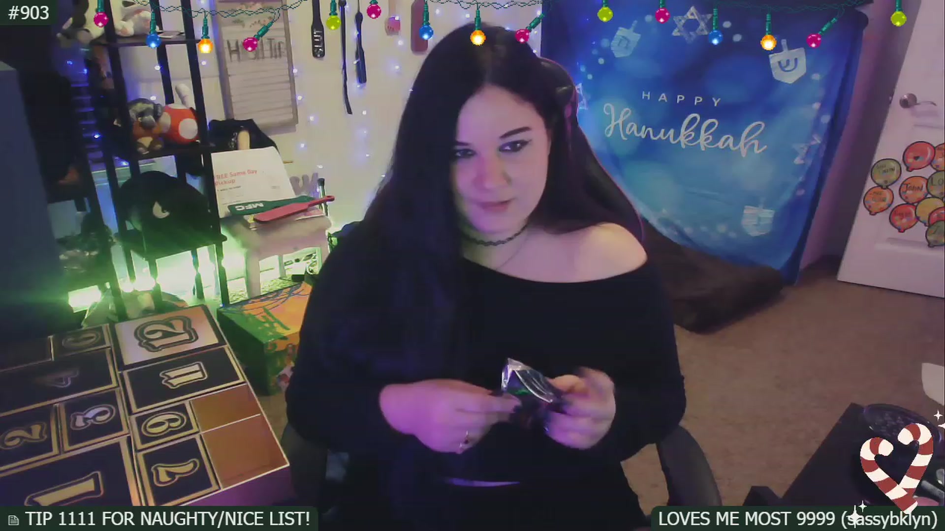 Gallery image thumbnail from SassySarah94's myfreecams stream on, 12/14/2022, 22:46 image 12 of 20