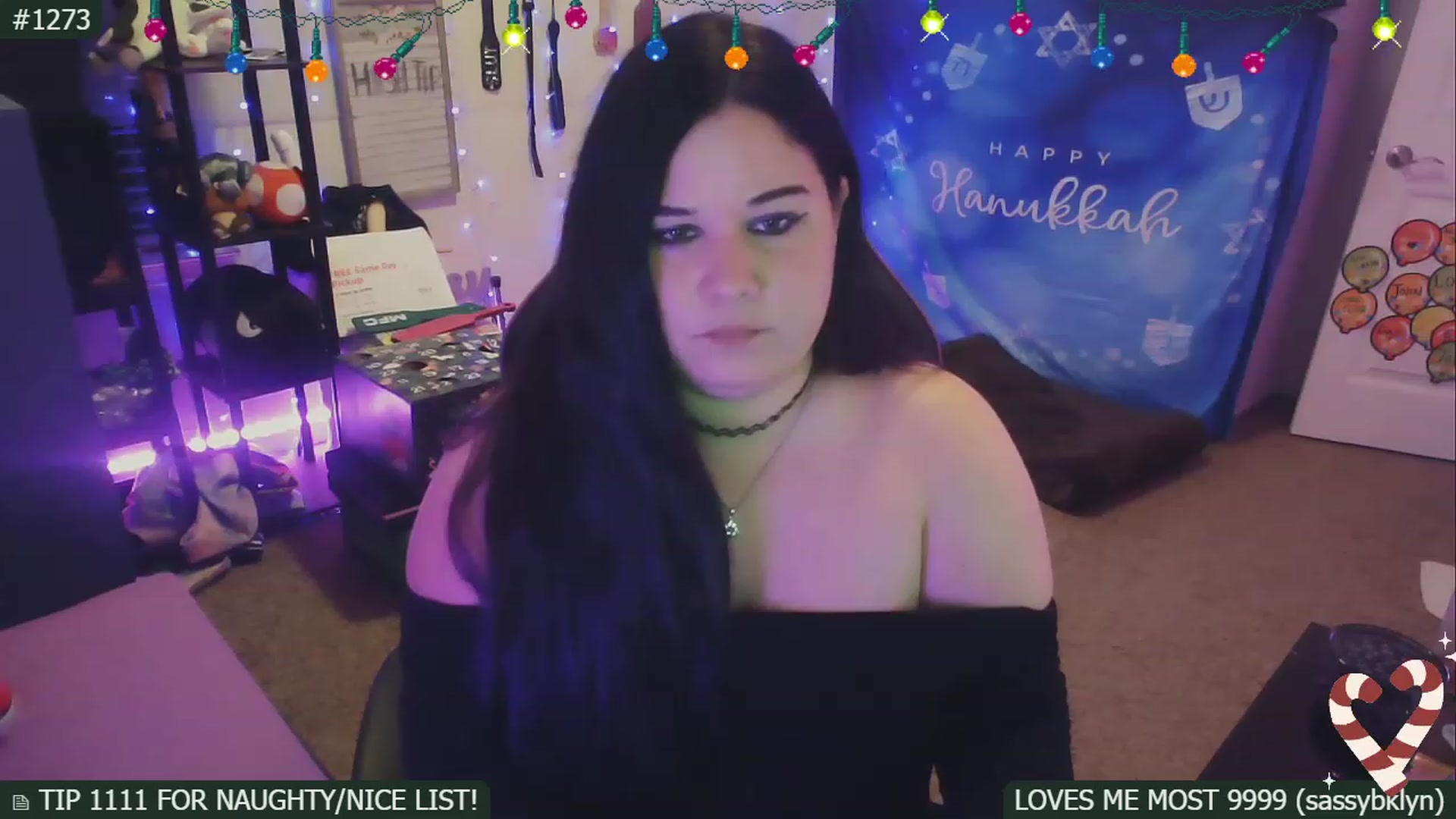 Gallery image thumbnail from SassySarah94's myfreecams stream on, 12/14/2022, 22:46 image 4 of 20