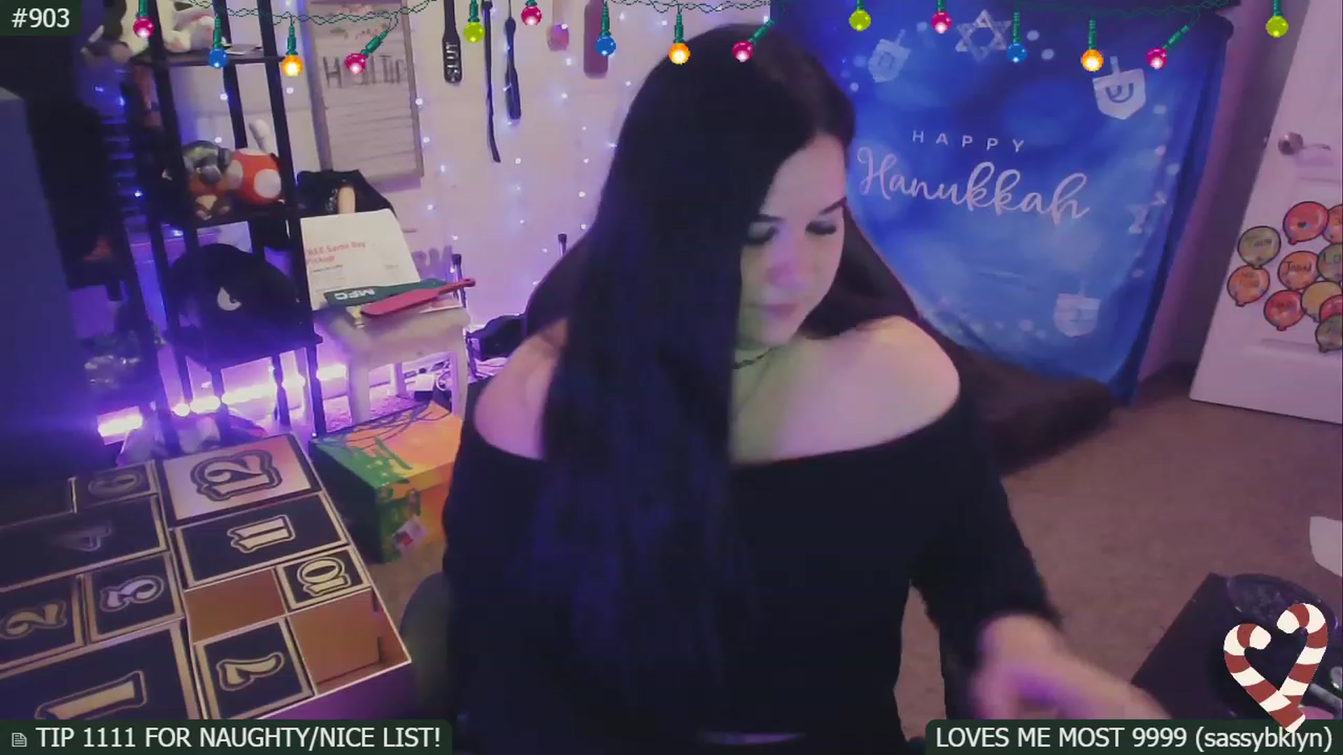 Gallery image thumbnail from SassySarah94's myfreecams stream on, 12/14/2022, 22:46 image 10 of 20