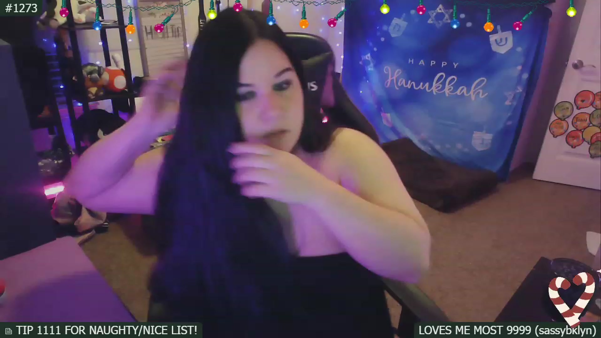 Gallery image thumbnail from SassySarah94's myfreecams stream on, 12/14/2022, 22:46 image 3 of 20