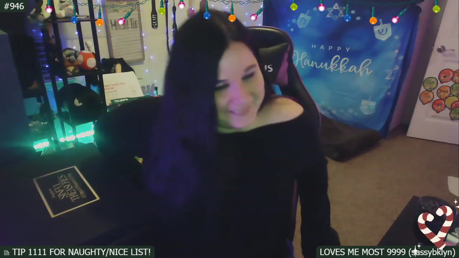 Gallery image thumbnail from SassySarah94's myfreecams stream on, 12/14/2022, 22:46 image 7 of 20