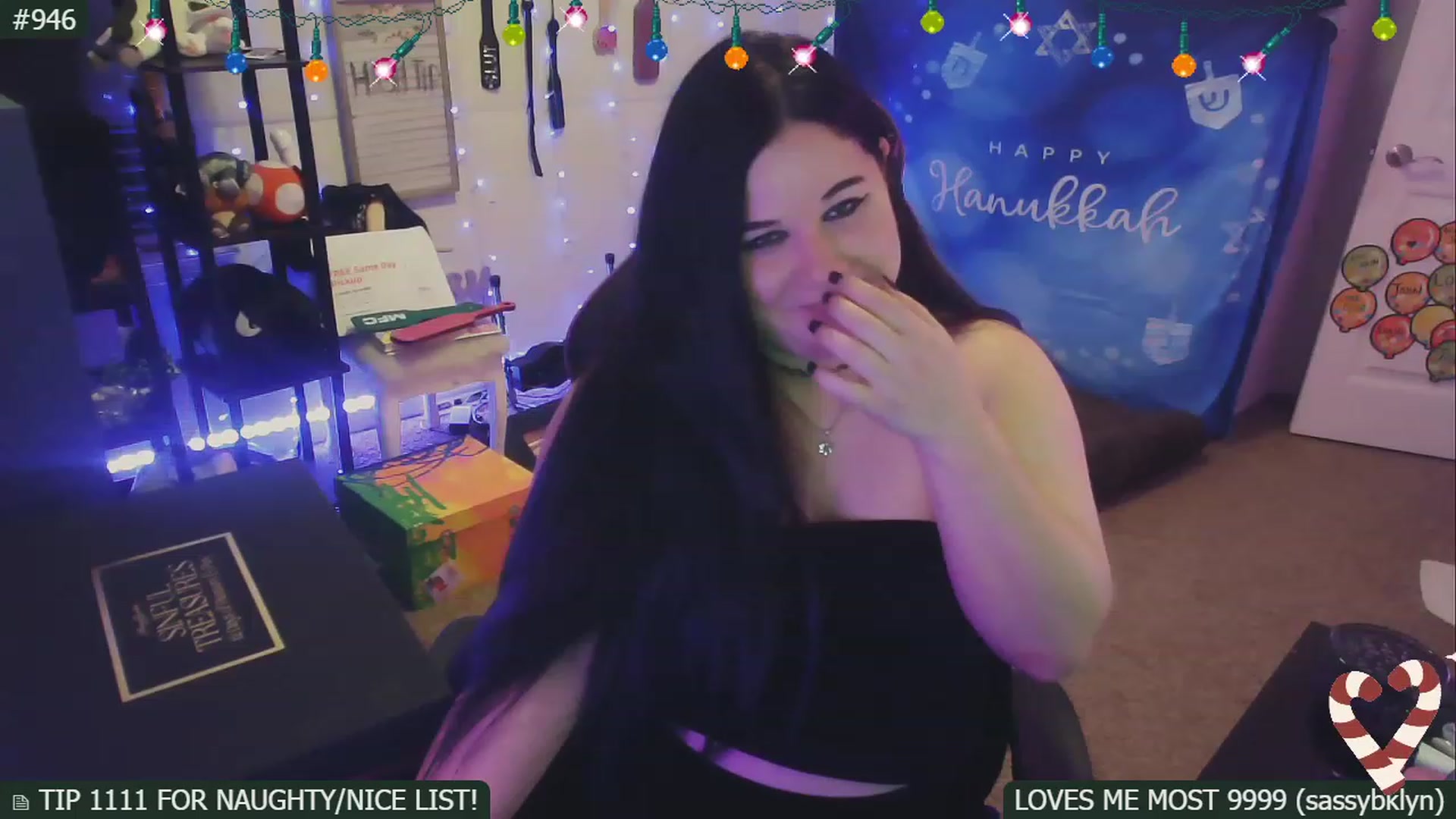Gallery image thumbnail from SassySarah94's myfreecams stream on, 12/14/2022, 22:46 image 8 of 20