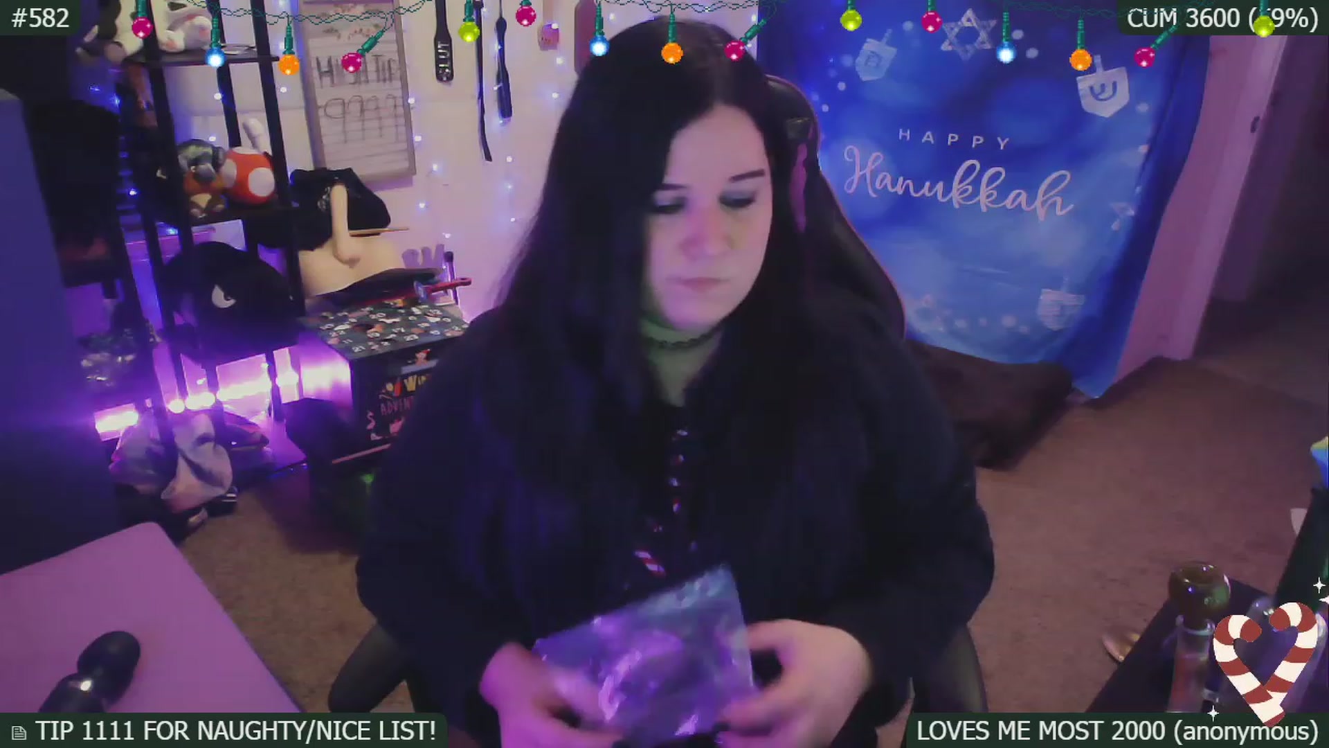 Gallery image thumbnail from SassySarah94's myfreecams stream on, 12/16/2022, 06:15 image 17 of 20
