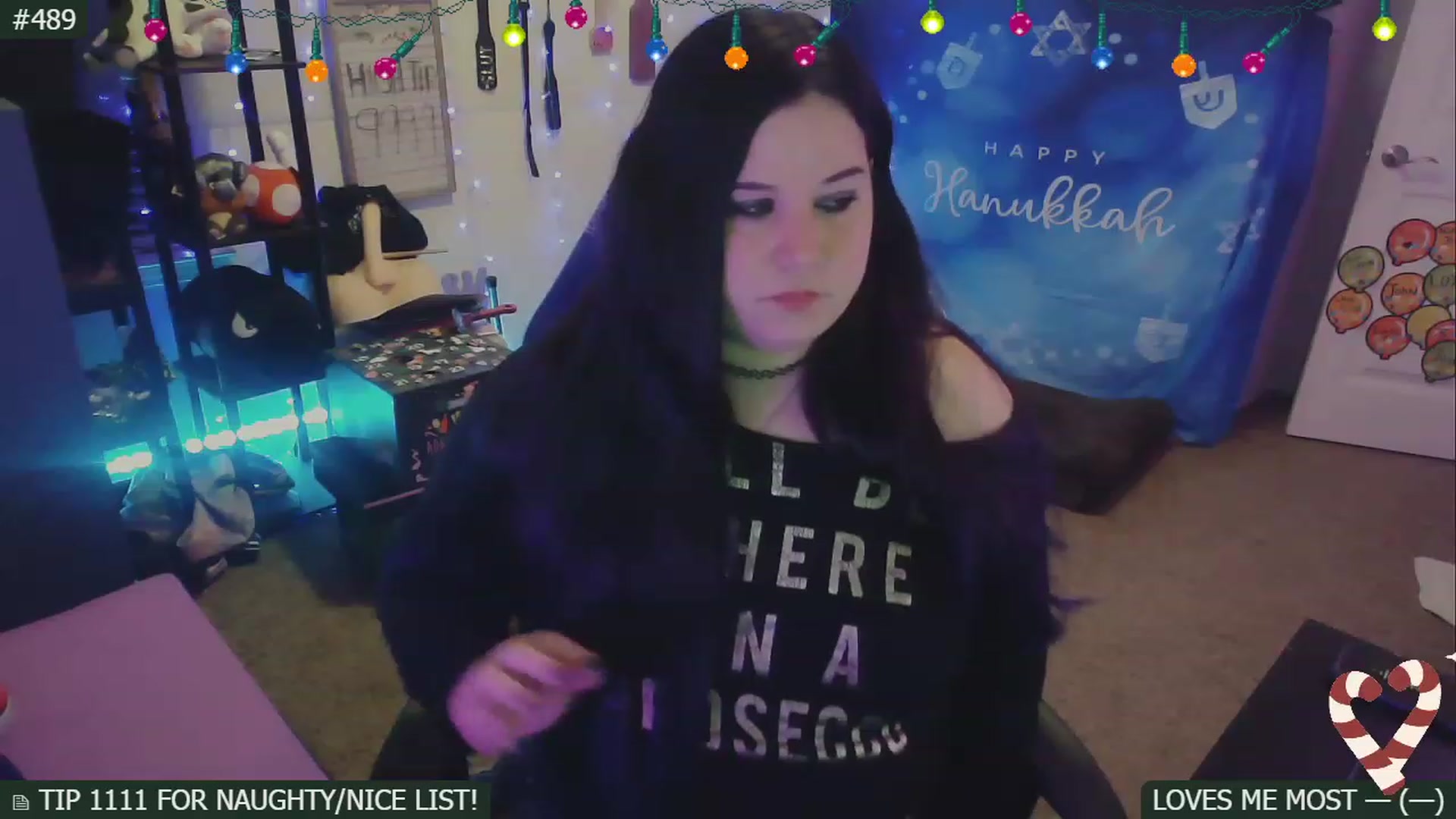 Gallery image thumbnail from SassySarah94's myfreecams stream on, 12/17/2022, 04:52 image 6 of 20
