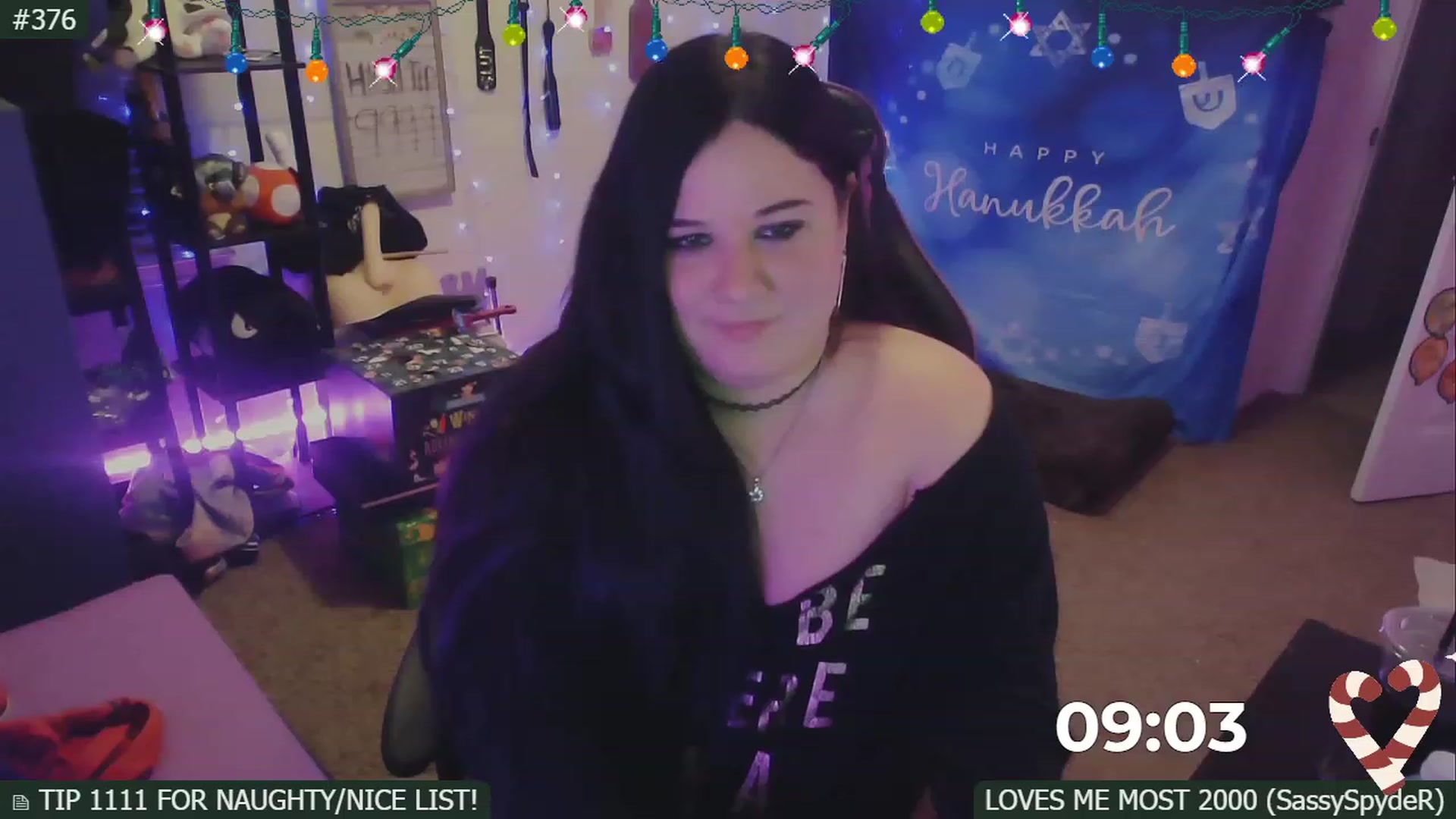 Gallery image thumbnail from SassySarah94's myfreecams stream on, 12/17/2022, 05:54 image 10 of 20