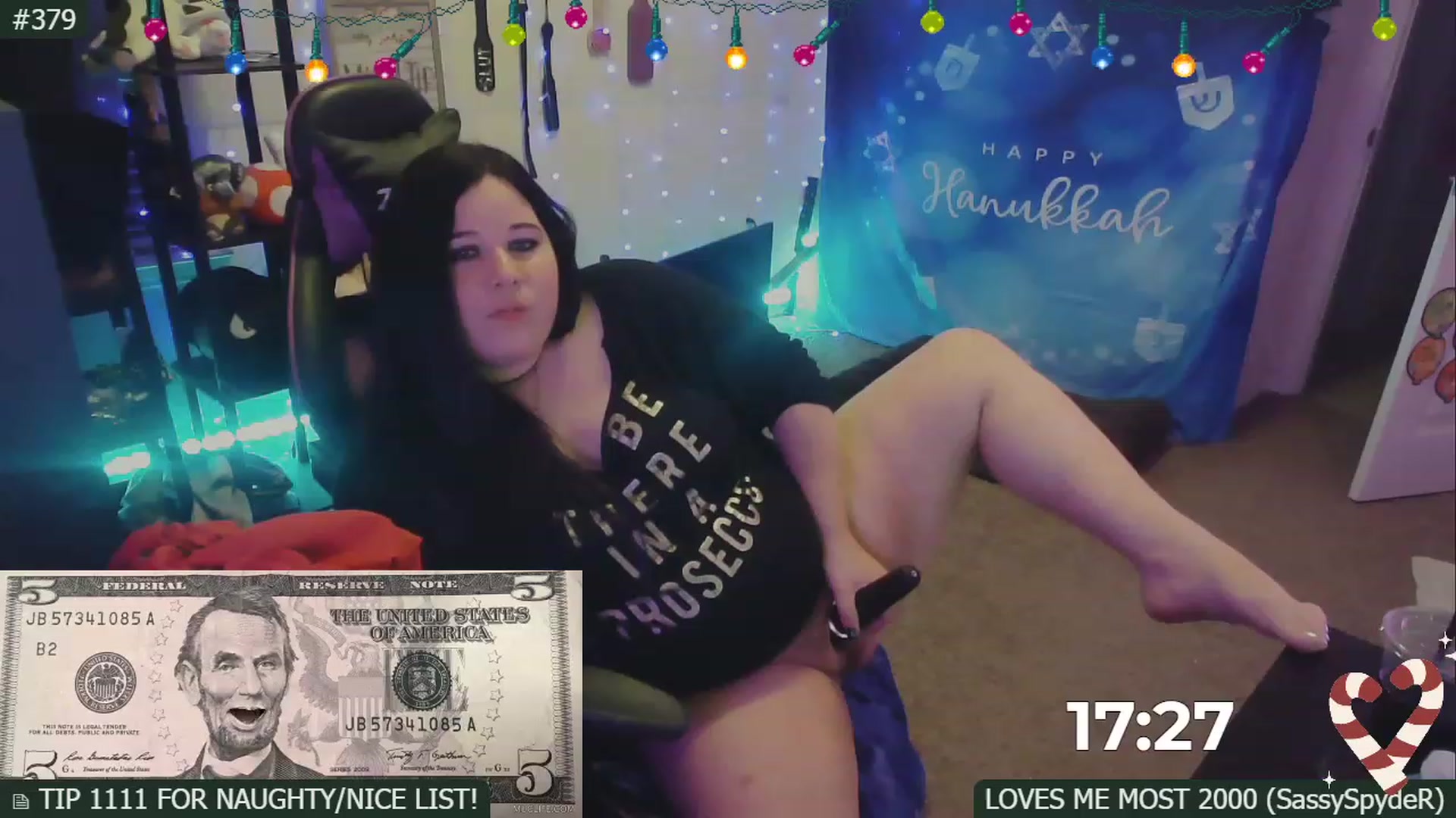 Gallery image thumbnail from SassySarah94's myfreecams stream on, 12/17/2022, 05:54 image 6 of 20