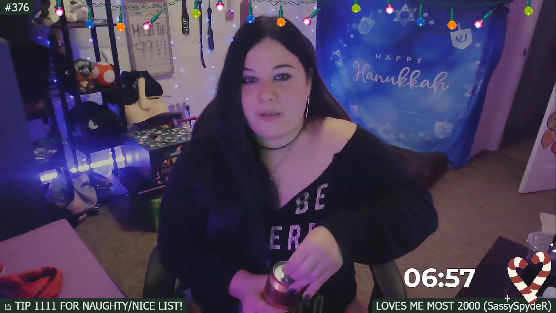 Gallery image thumbnail from SassySarah94's myfreecams stream on, 12/17/2022, 05:54 image 11 of 20