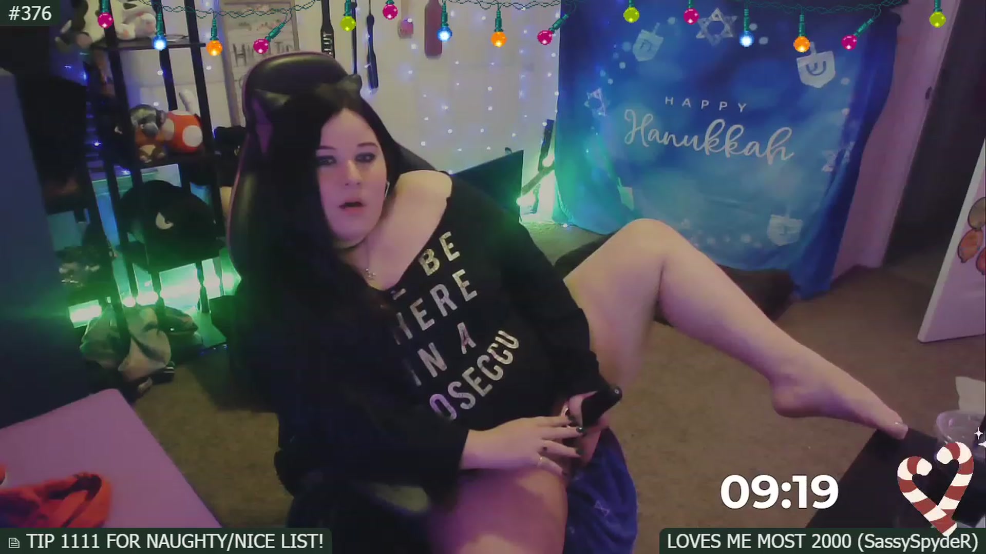 Gallery image thumbnail from SassySarah94's myfreecams stream on, 12/17/2022, 05:54 image 12 of 20