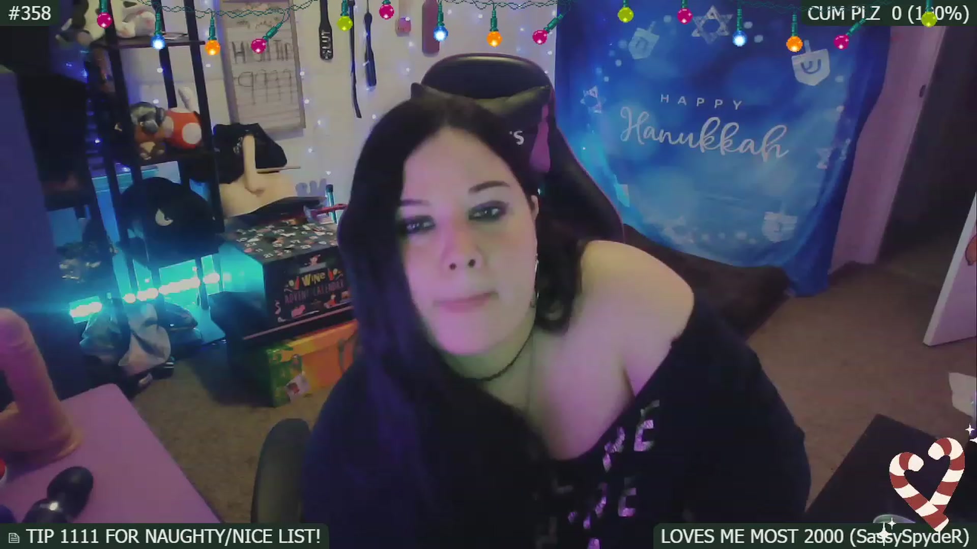 Gallery image thumbnail from SassySarah94's myfreecams stream on, 12/17/2022, 07:06 image 12 of 20