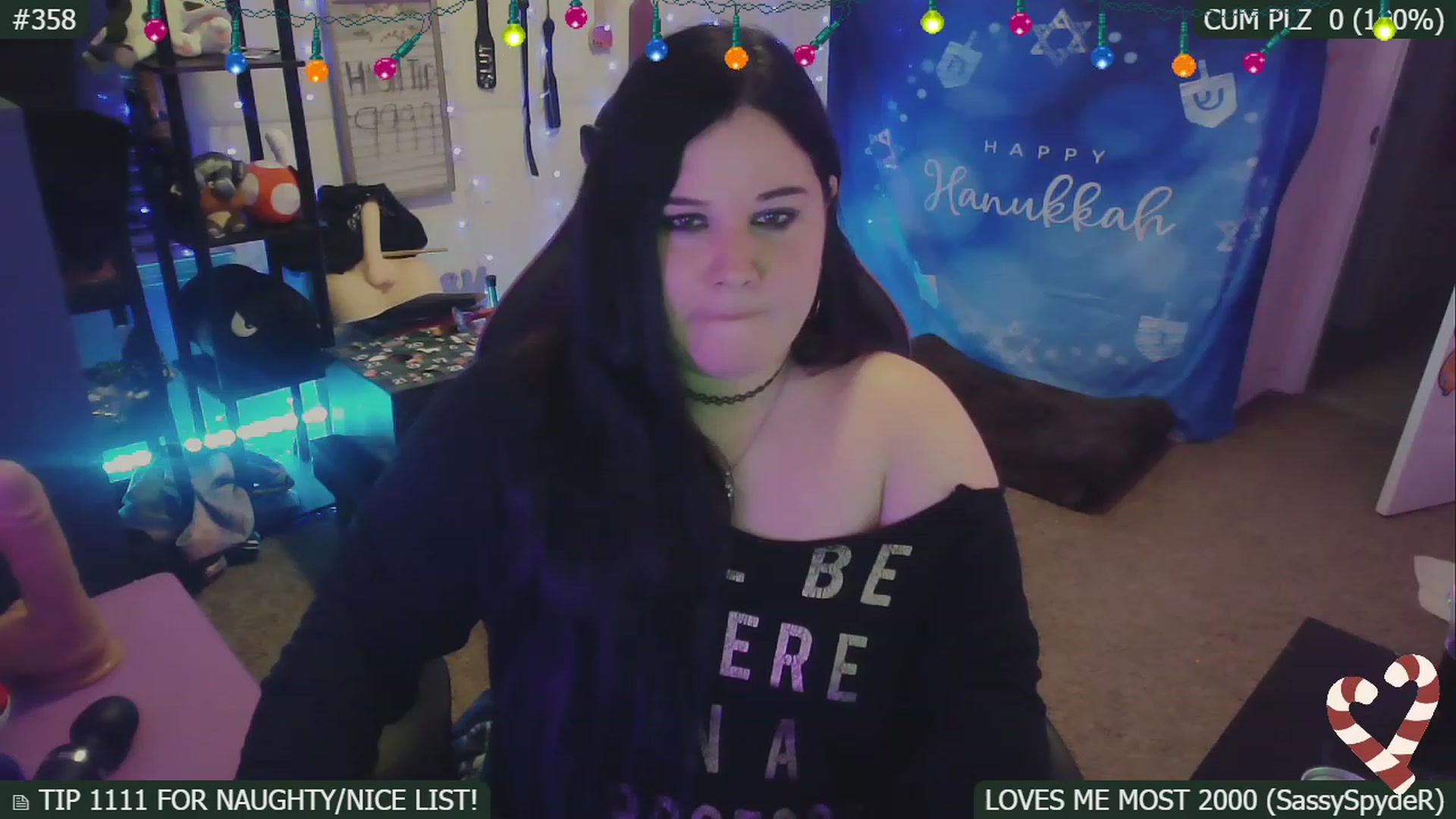 Gallery image thumbnail from SassySarah94's myfreecams stream on, 12/17/2022, 07:06 image 11 of 20