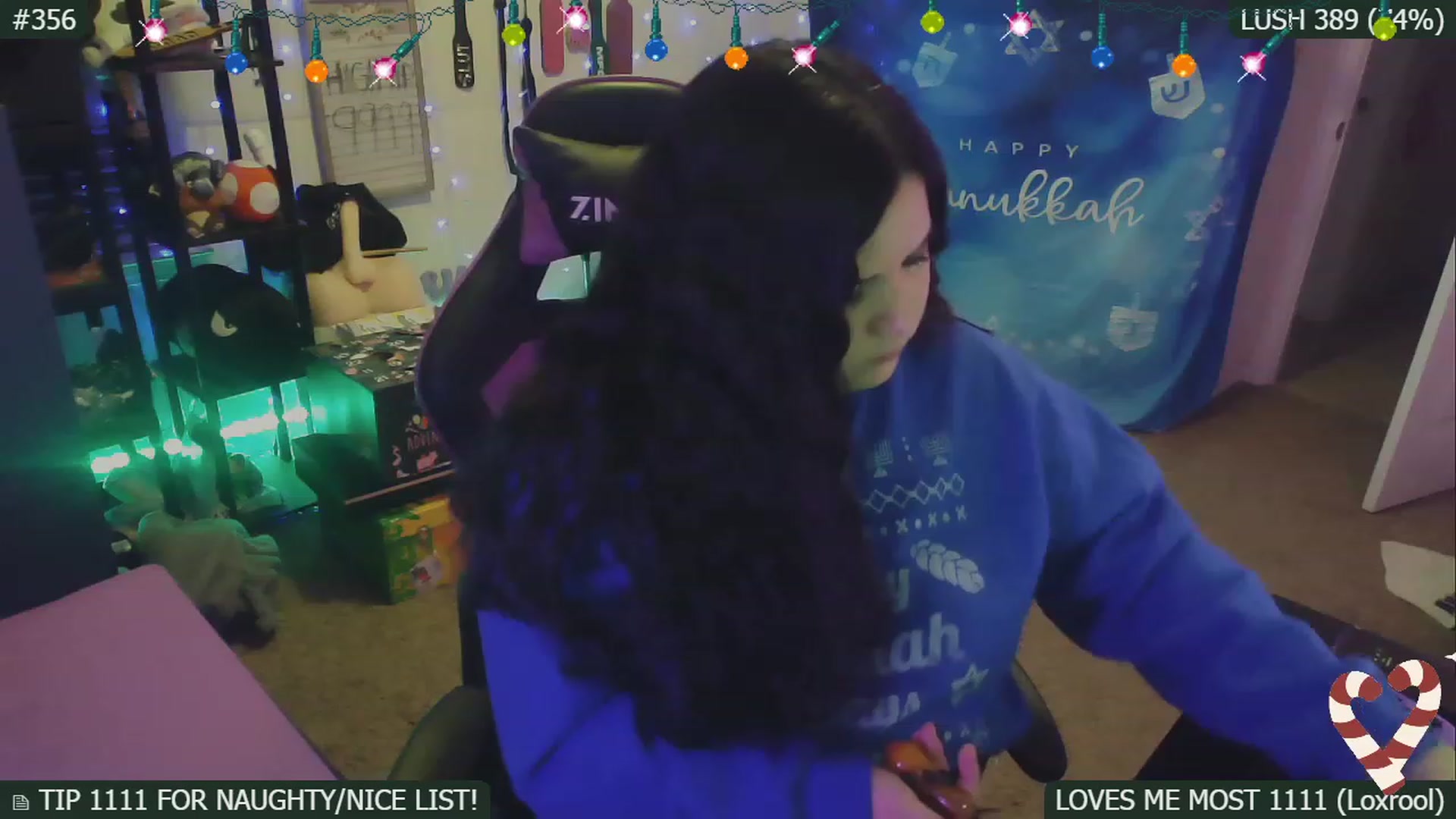 Gallery image thumbnail from SassySarah94's myfreecams stream on, 12/18/2022, 05:01 image 10 of 20