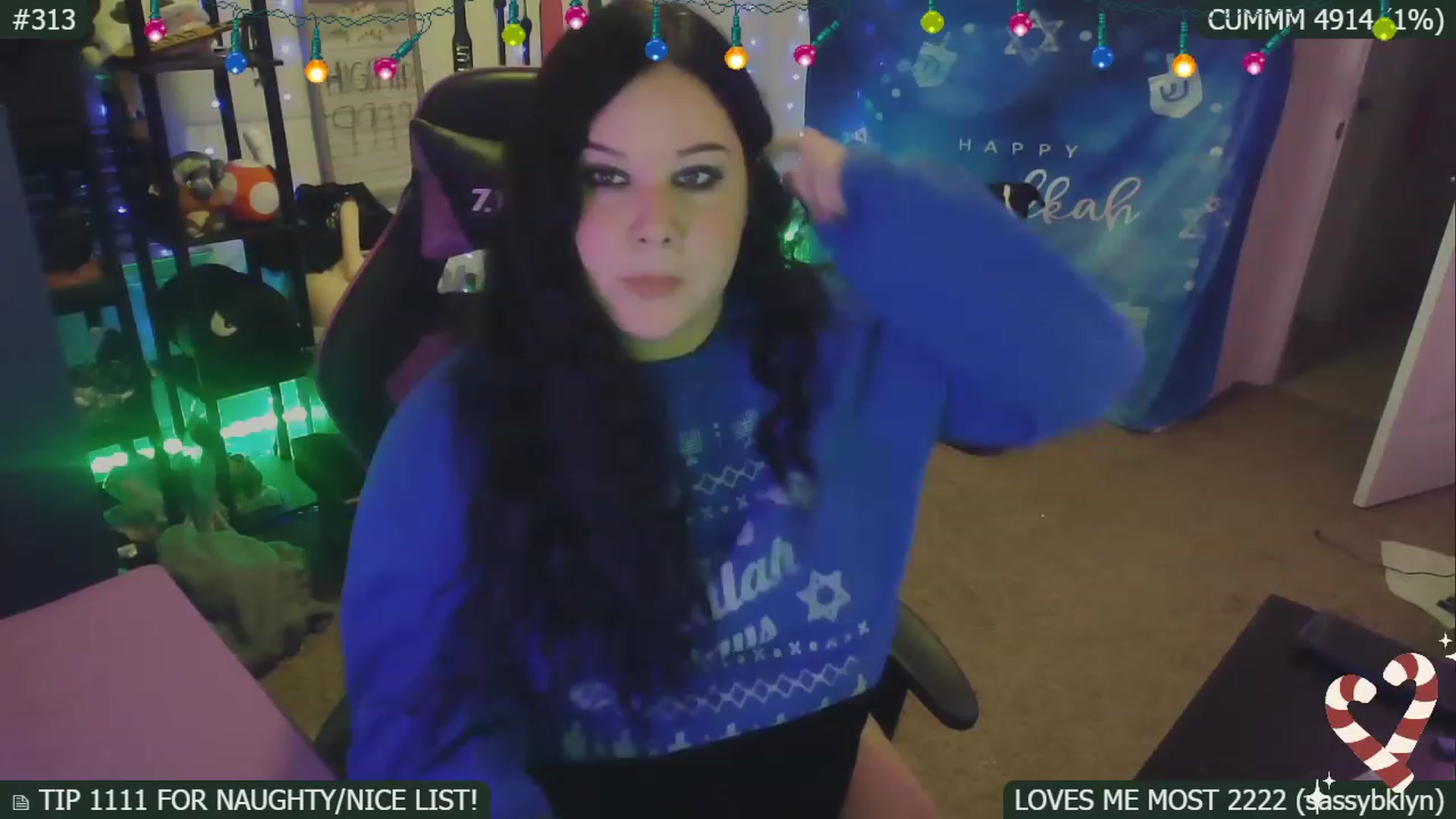 Gallery image thumbnail from SassySarah94's myfreecams stream on, 12/18/2022, 07:11 image 10 of 20
