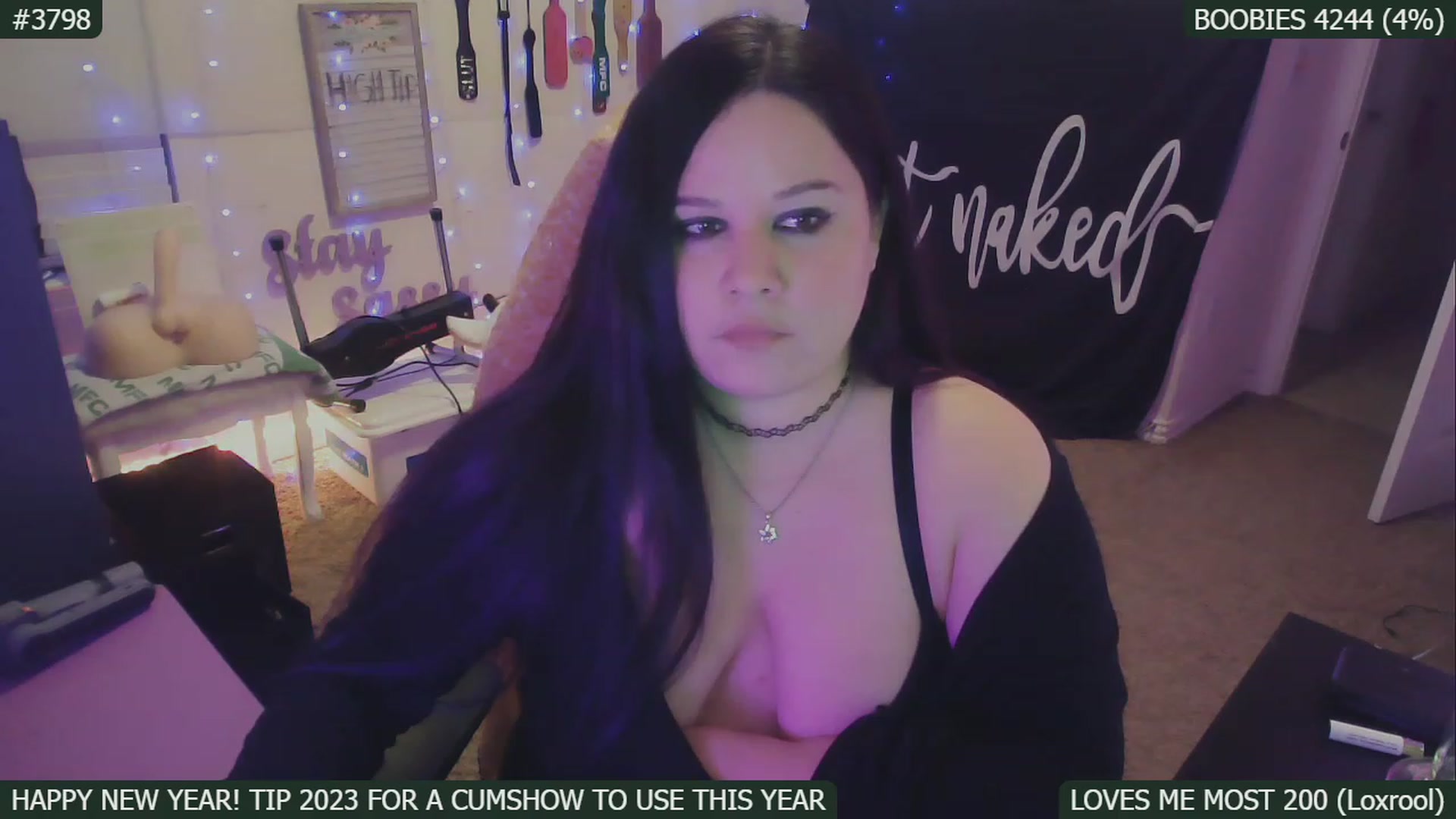 Gallery image thumbnail from SassySarah94's myfreecams stream on, 01/03/2023, 06:39 image 5 of 20