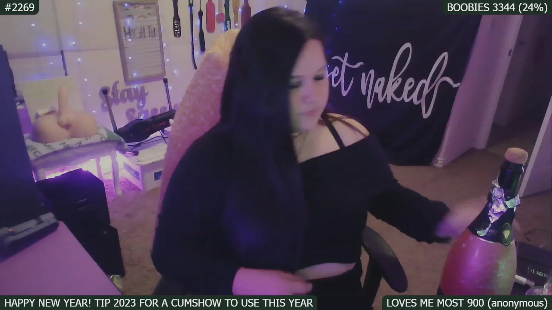 Gallery image thumbnail from SassySarah94's myfreecams stream on, 01/03/2023, 06:39 image 6 of 20