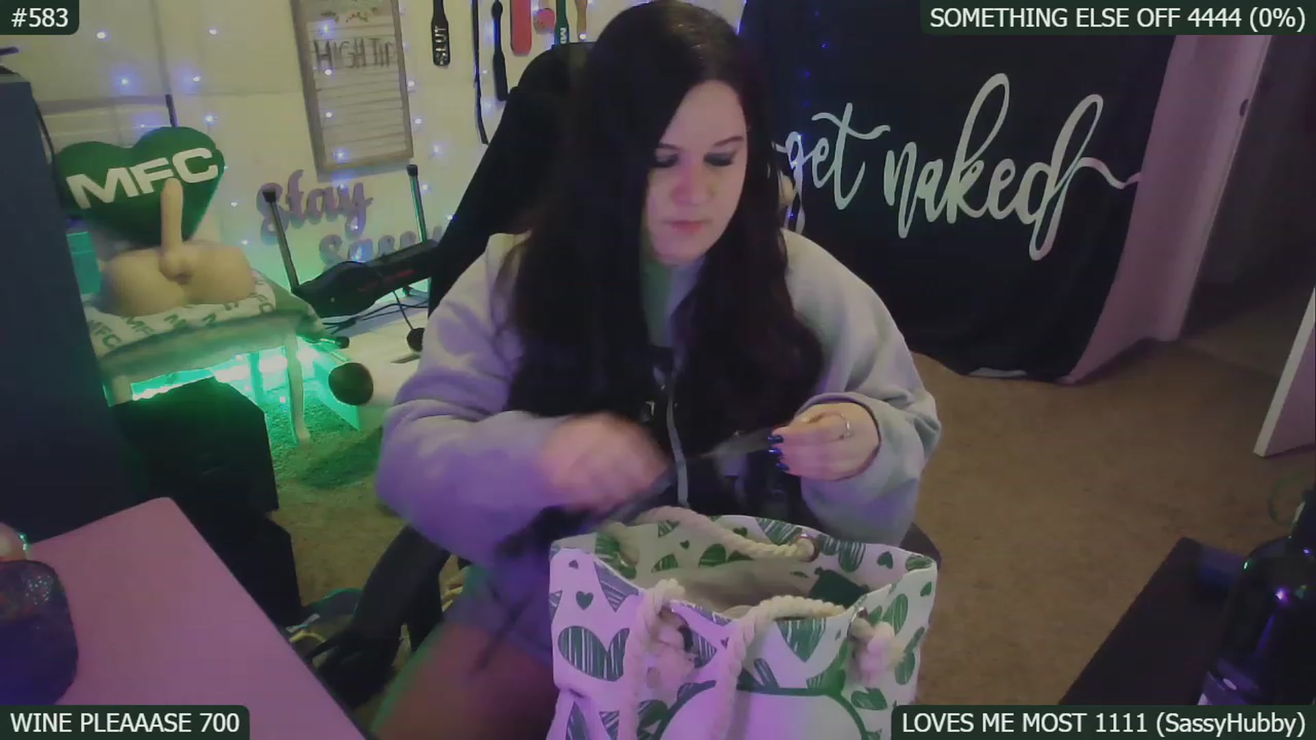 Gallery image thumbnail from SassySarah94's myfreecams stream on, 01/10/2023, 06:46 image 4 of 20