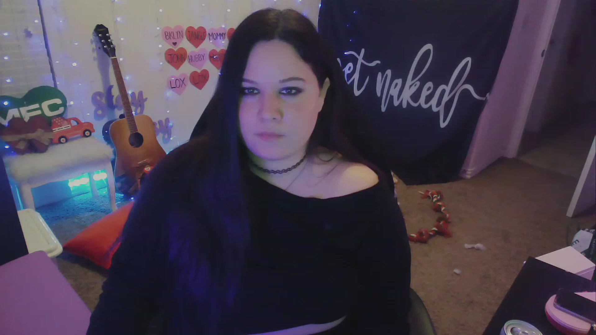 Gallery image thumbnail from SassySarah94's myfreecams stream on, 02/13/2023, 07:08 image 18 of 20