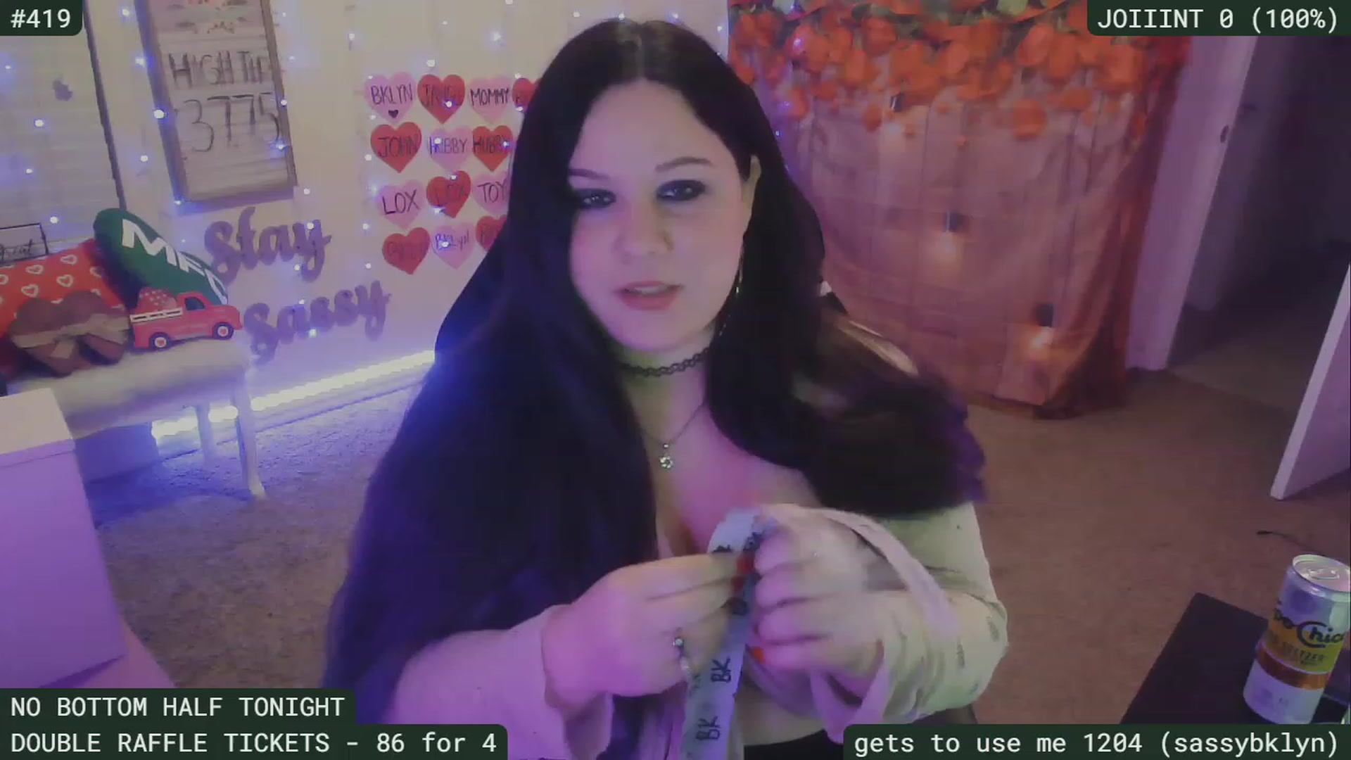 Gallery image thumbnail from SassySarah94's myfreecams stream on, 02/19/2023, 04:22 image 13 of 20