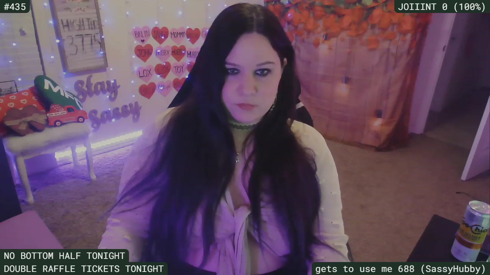 Gallery image thumbnail from SassySarah94's myfreecams stream on, 02/19/2023, 04:22 image 11 of 20