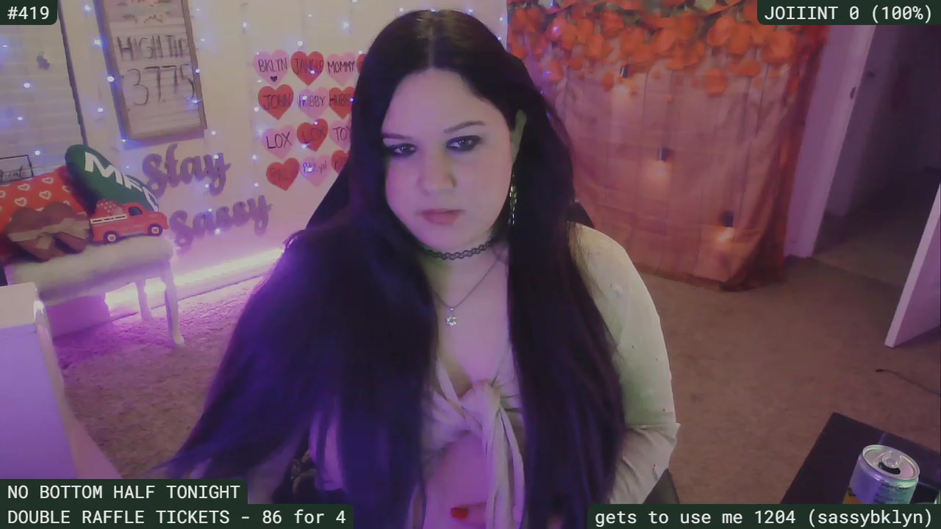 Gallery image thumbnail from SassySarah94's myfreecams stream on, 02/19/2023, 04:22 image 14 of 20