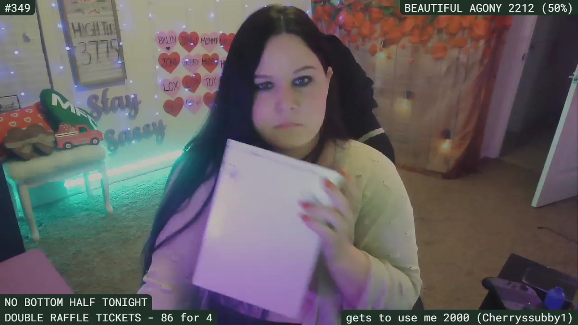Gallery image thumbnail from SassySarah94's myfreecams stream on, 02/19/2023, 06:45 image 17 of 20