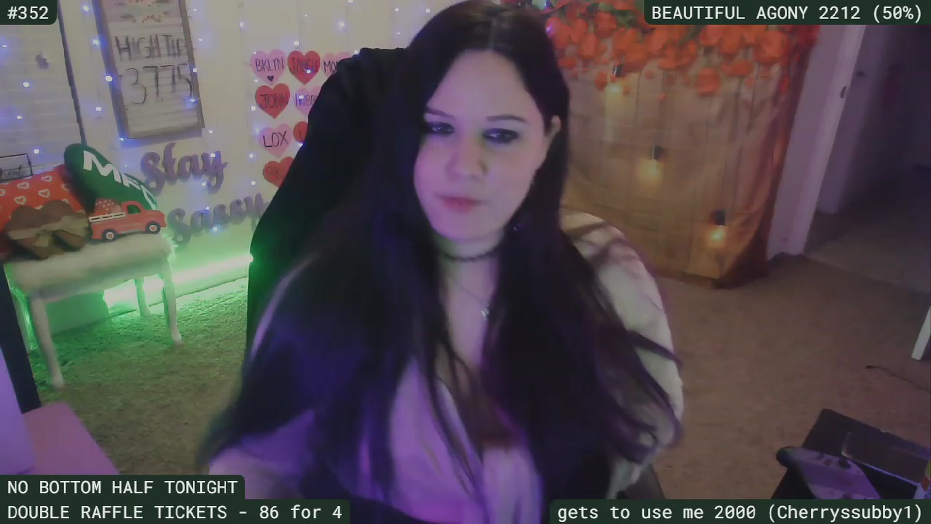 Gallery image thumbnail from SassySarah94's myfreecams stream on, 02/19/2023, 07:19 image 9 of 20
