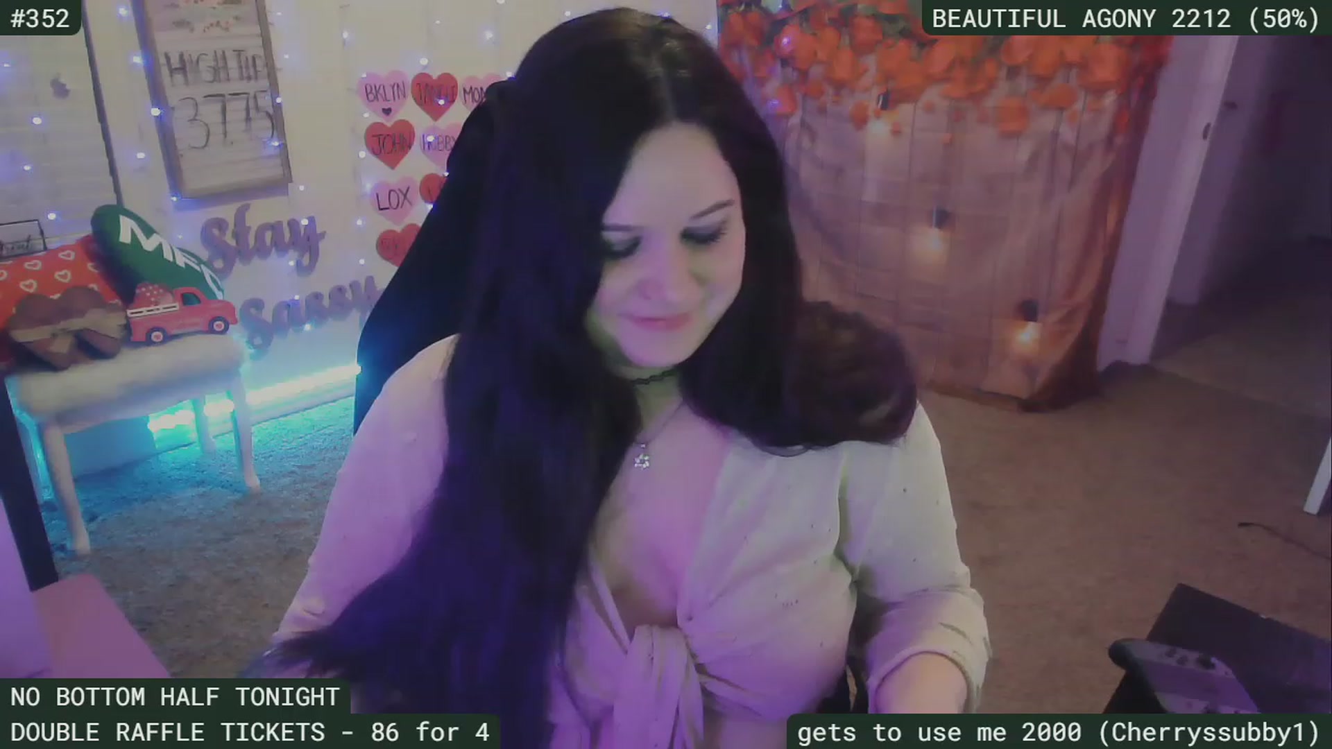 Gallery image thumbnail from SassySarah94's myfreecams stream on, 02/19/2023, 07:19 image 19 of 20