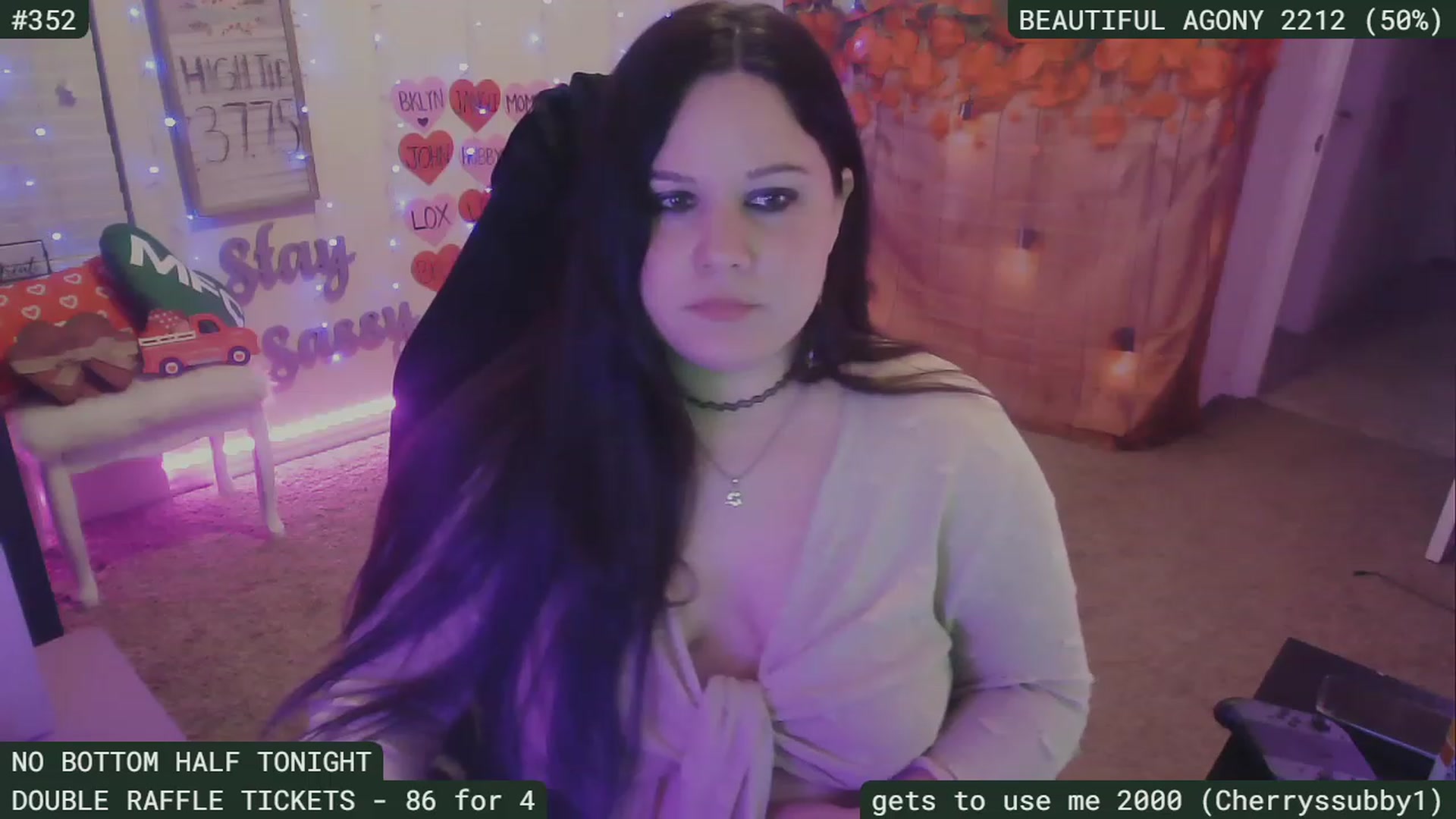 Gallery image thumbnail from SassySarah94's myfreecams stream on, 02/19/2023, 07:19 image 15 of 20