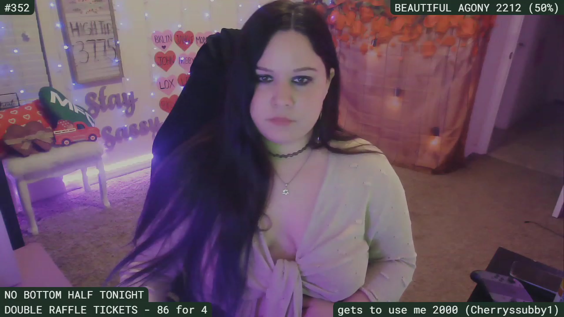Gallery image thumbnail from SassySarah94's myfreecams stream on, 02/19/2023, 07:19 image 14 of 20