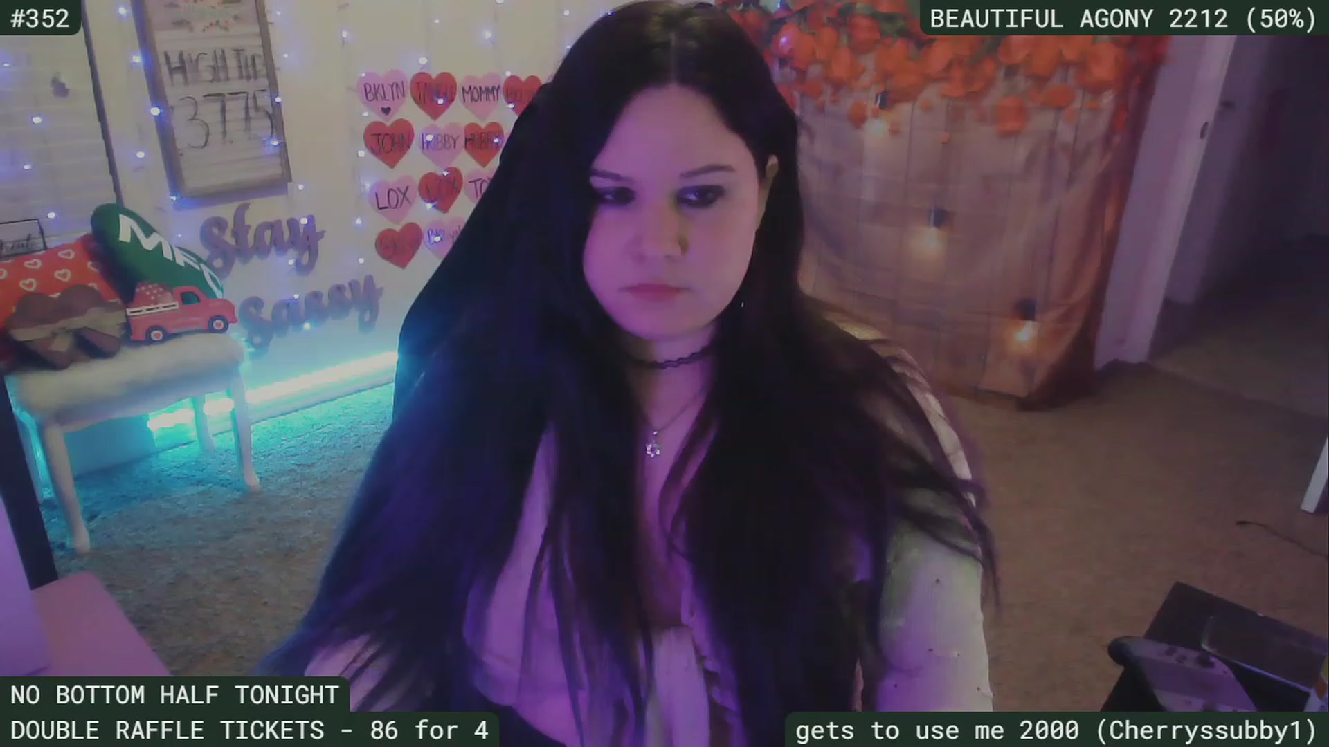 Gallery image thumbnail from SassySarah94's myfreecams stream on, 02/19/2023, 07:19 image 7 of 20