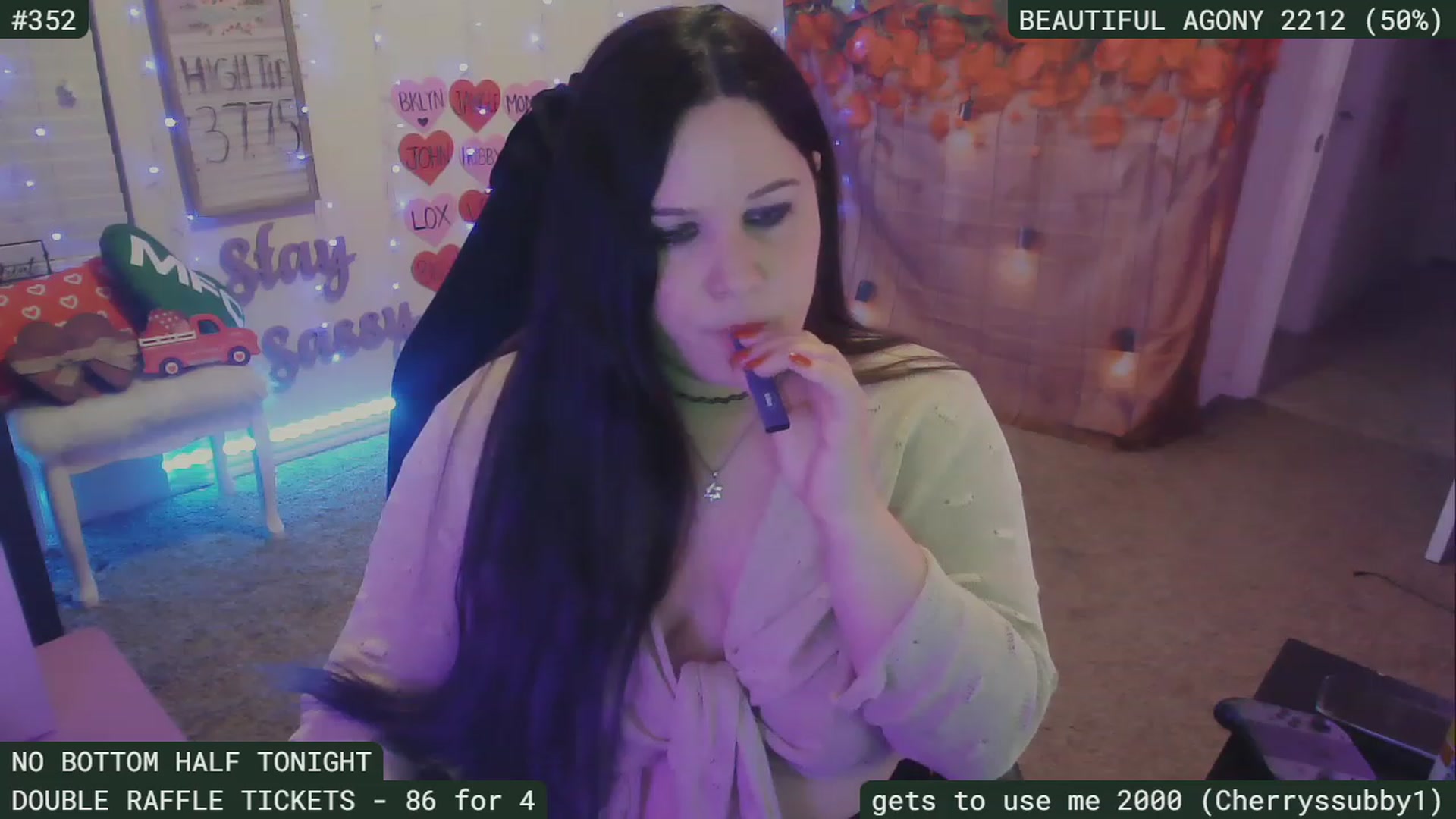 Gallery image thumbnail from SassySarah94's myfreecams stream on, 02/19/2023, 07:19 image 13 of 20